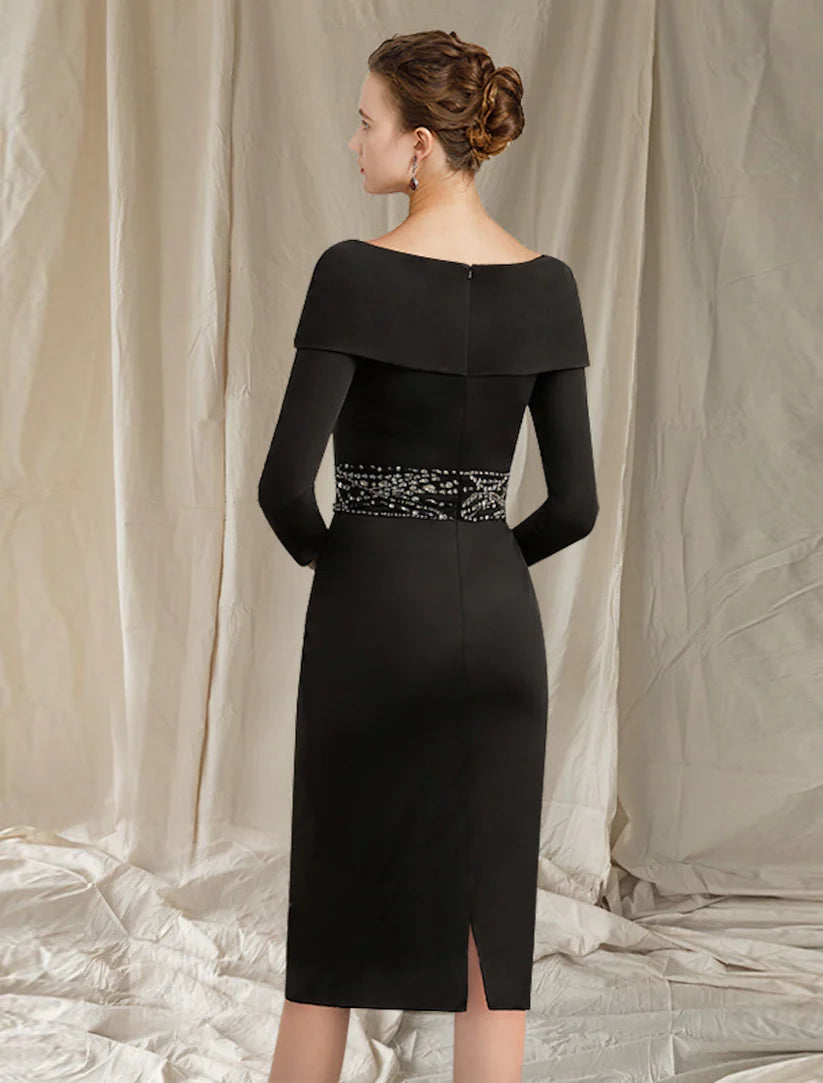 Elegant sheath dress with jewel neck and 3/4 sleeves, worn by a woman.