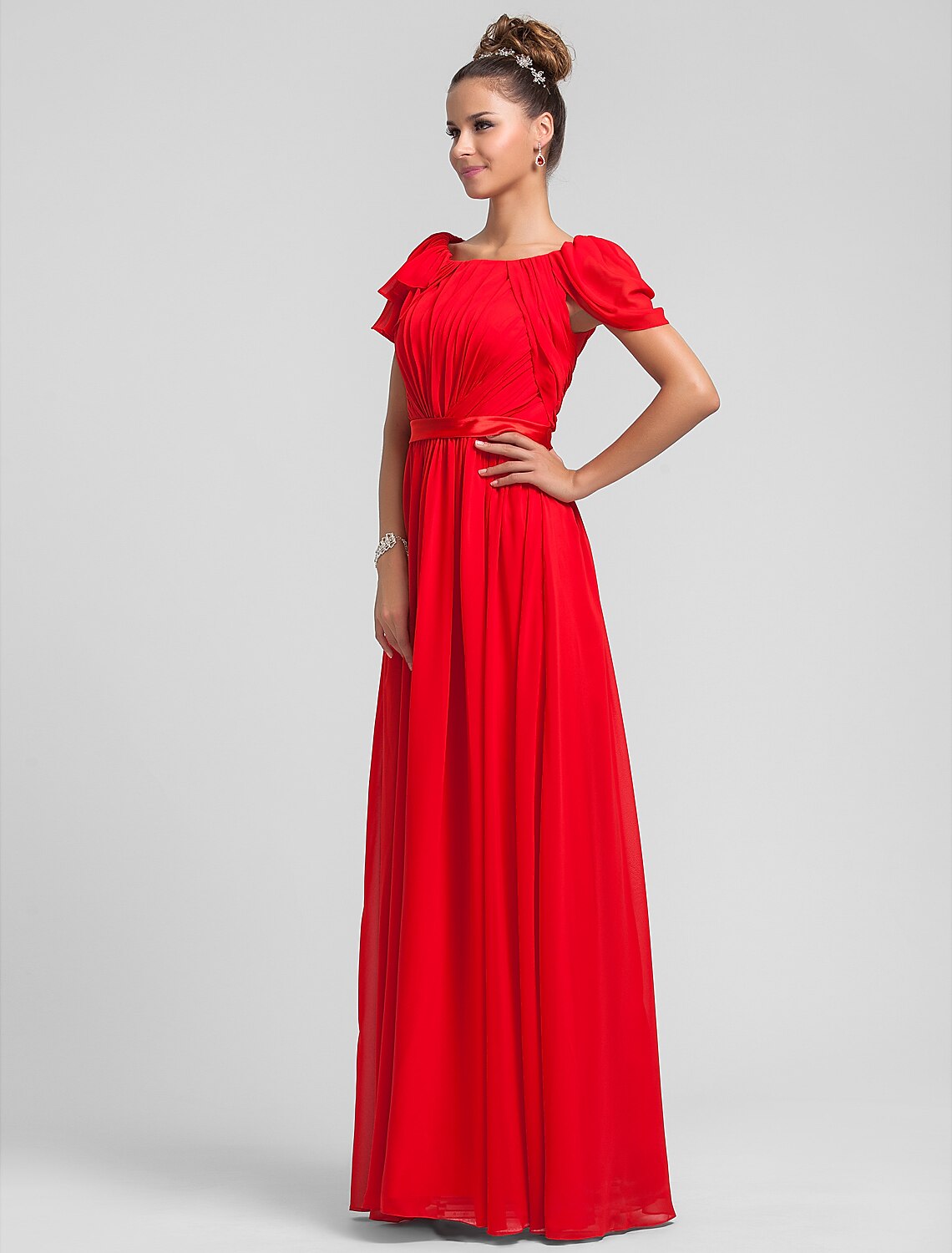 Bridesmaid dress in soft chiffon fabric, elegant and simple.