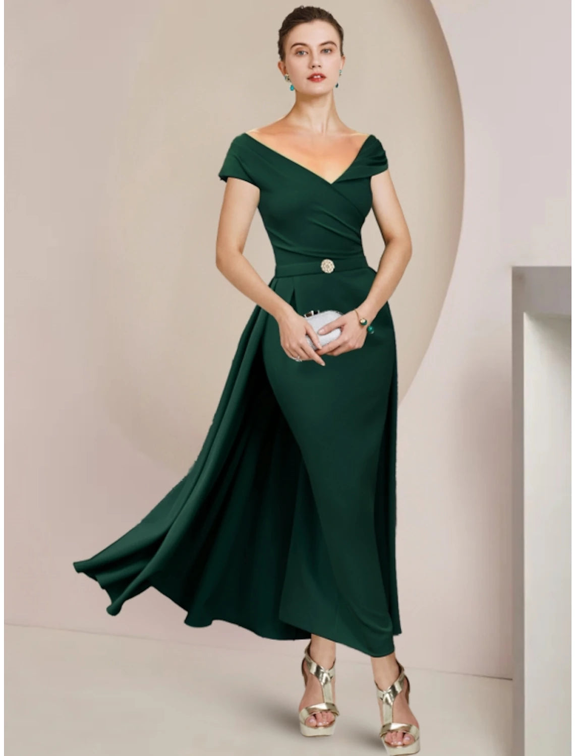 Elegant Sheath V-Neck Mother of the Bride dress with short sleeves and pleats.