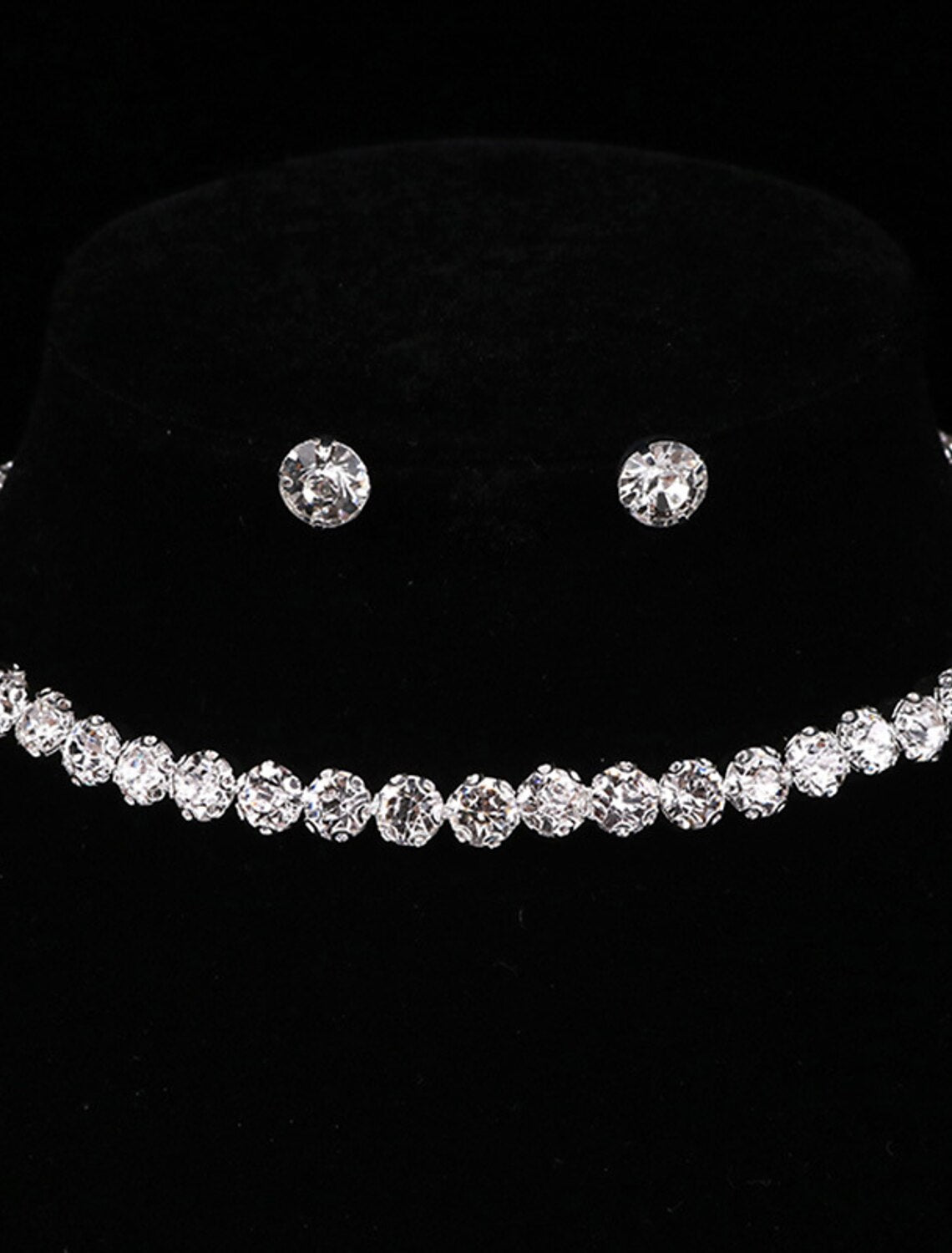 Close-up of a silver alloy bridal necklace with intricate details.
