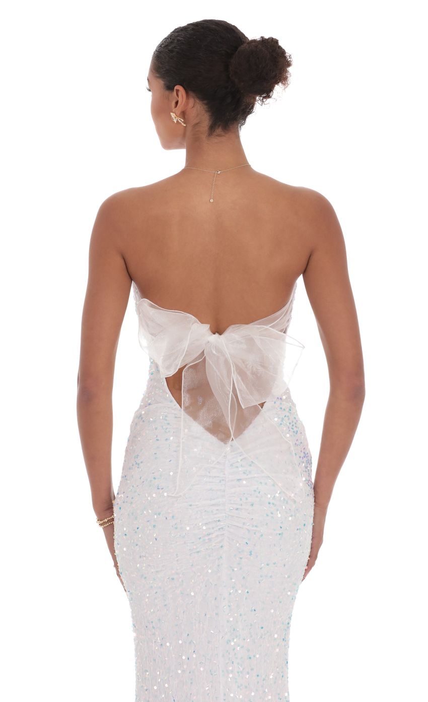 Close-up of the strapless neckline and corset detail on the navy and white dress.