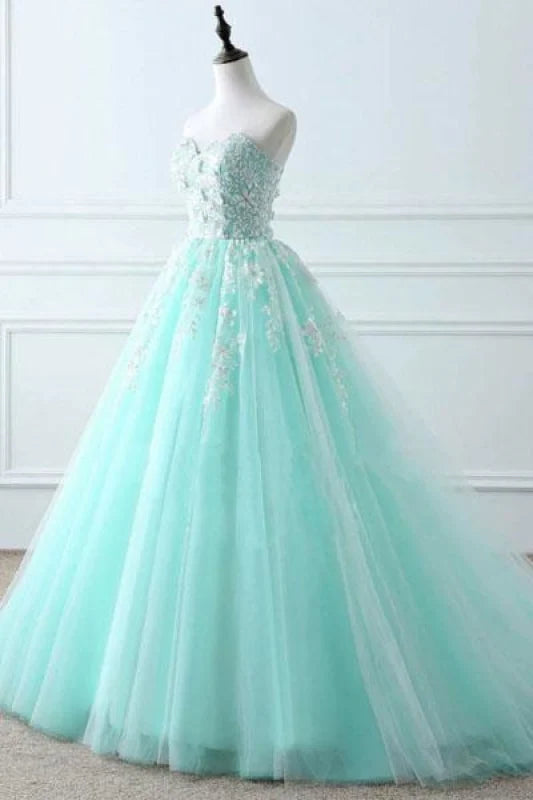 Back view of the elegant tulle lace applique long formal gown.
