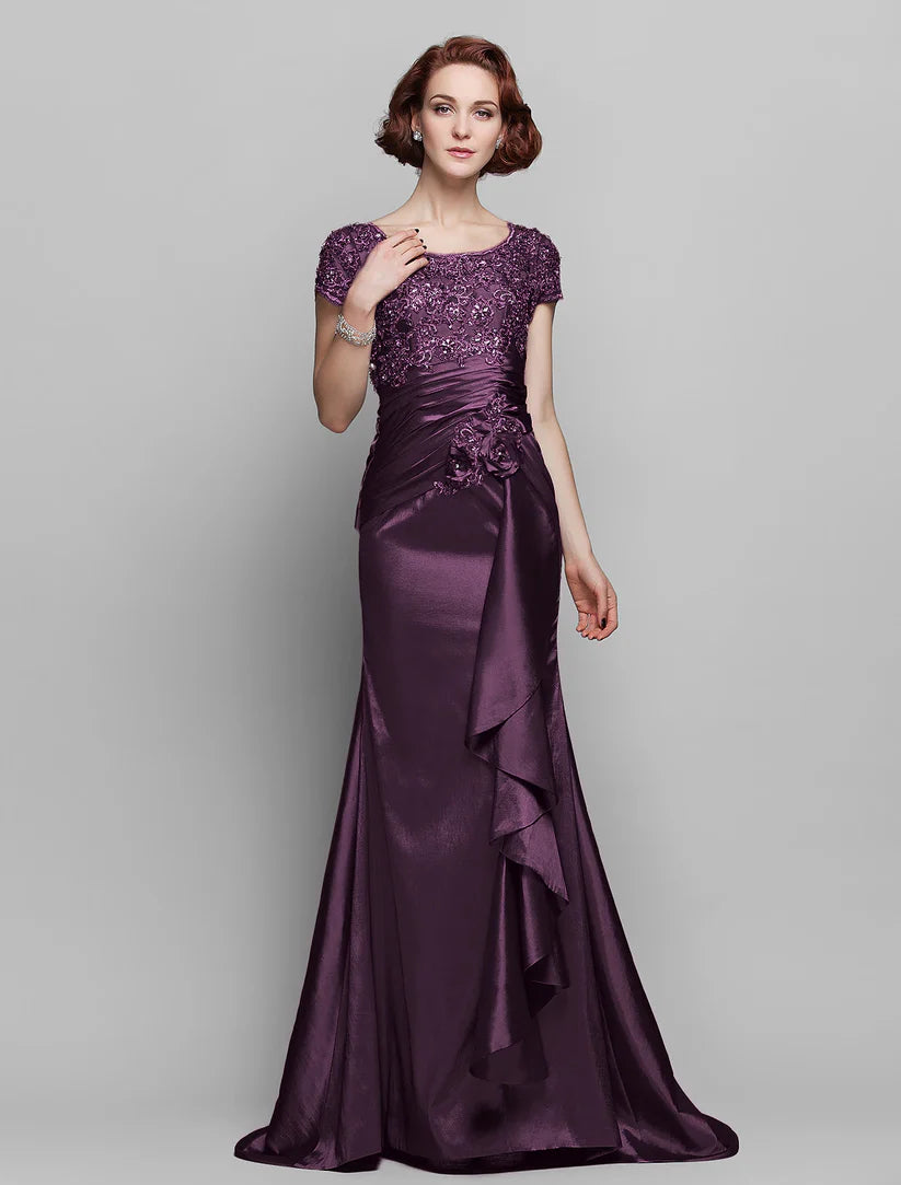 Elegant Mermaid Trumpet Mother of the Bride Dress with beaded lace and short sleeves.