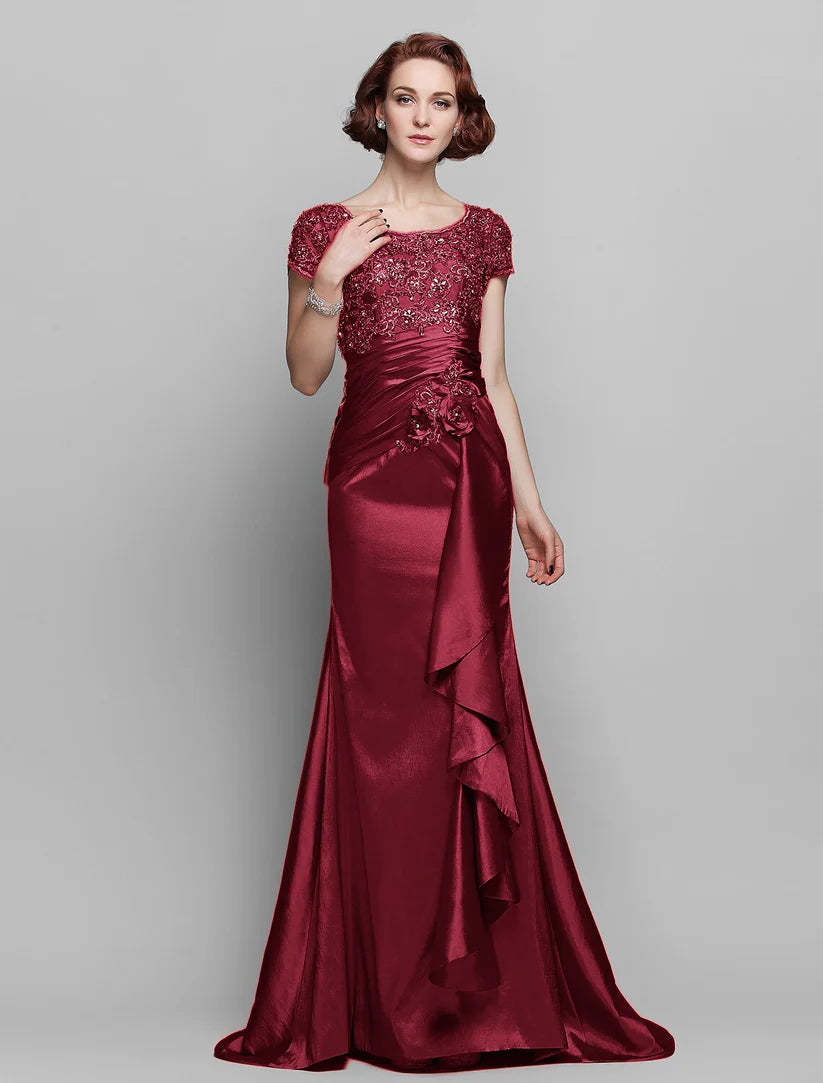 Elegant Mermaid Trumpet Mother of the Bride Dress with beaded lace and short sleeves.