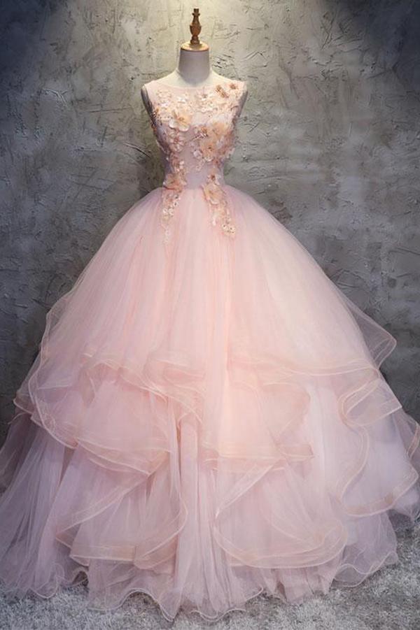 Elegant strapless tulle ruffles ball gown.