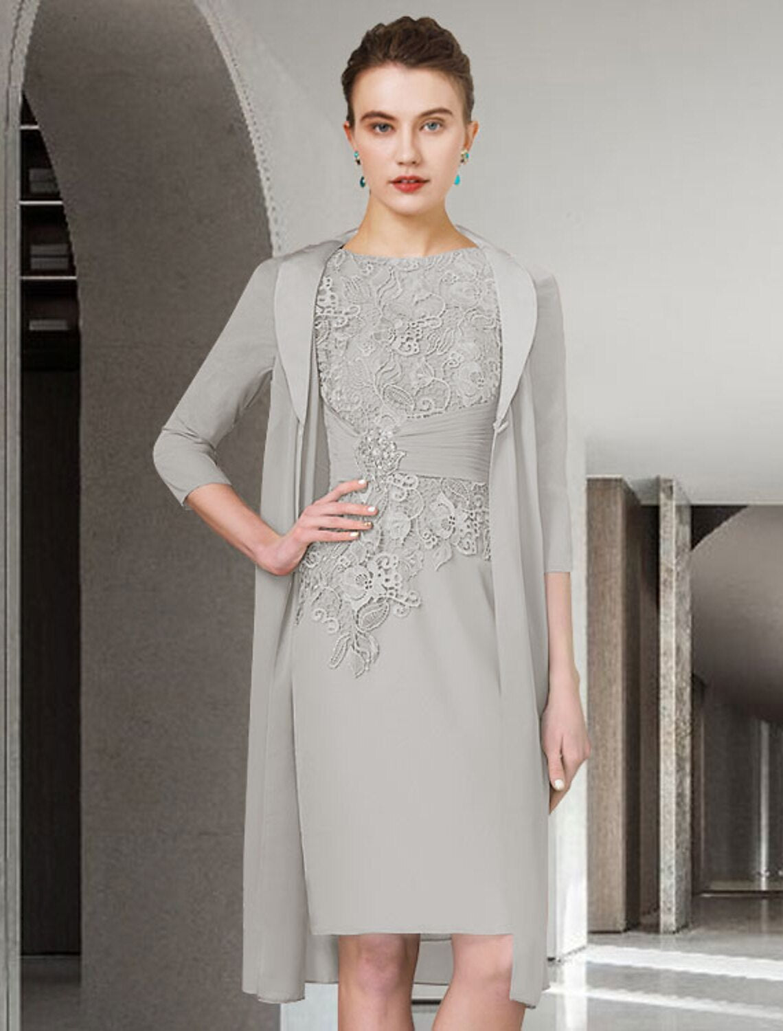 Elegant two-piece sheath dress with jewel neck and half sleeves.