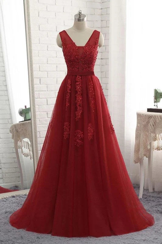 Elegant V-neck appliqued tulle floor-length prom dress.