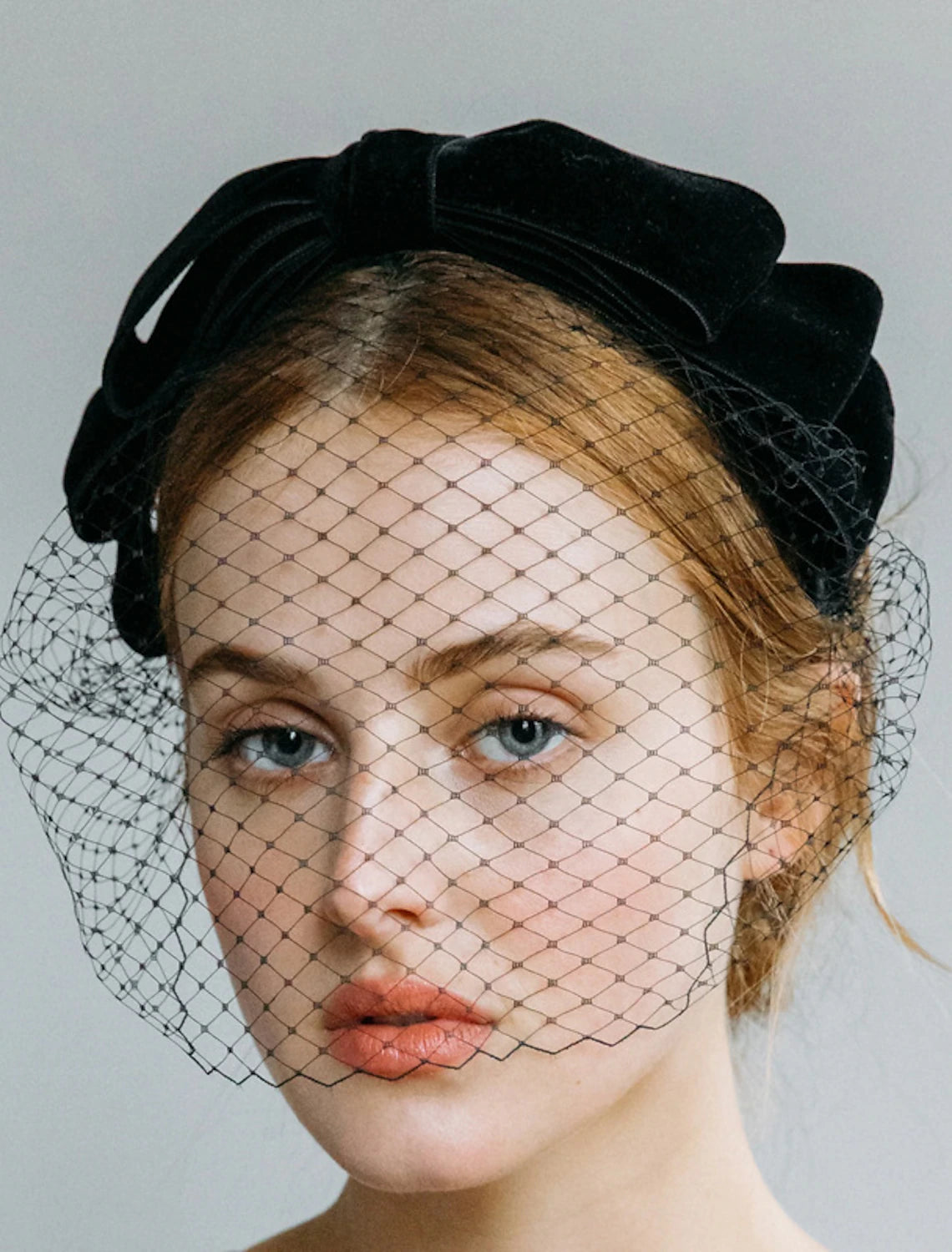 Elegant vintage one-tier blusher birdcage wedding veil on a bride.
