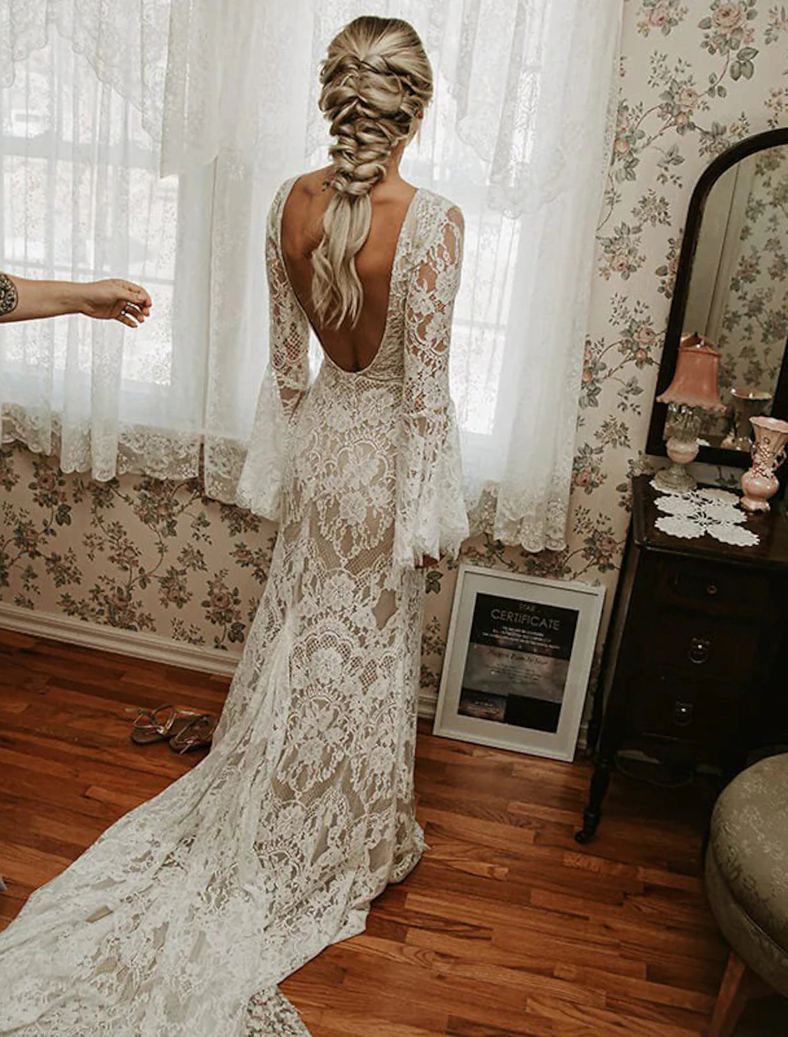 Side profile of the bride wearing the V-neck long sleeve boho wedding dress.