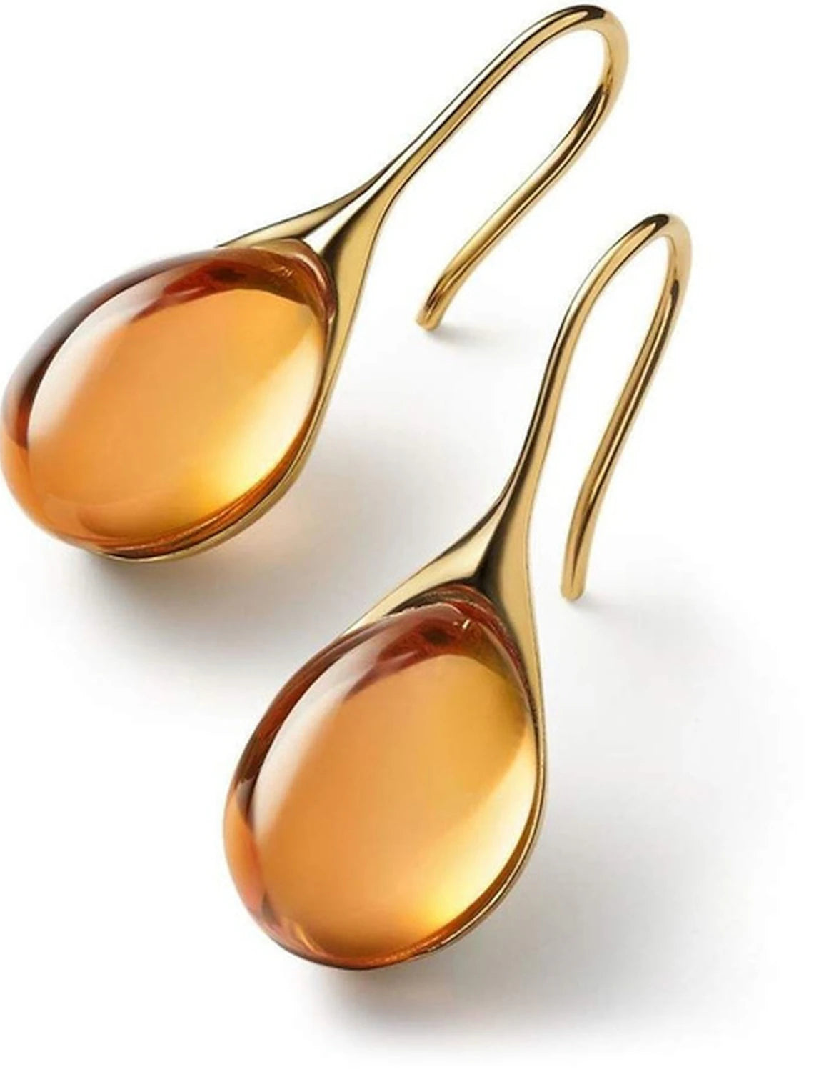 Simple and precious drop earrings.