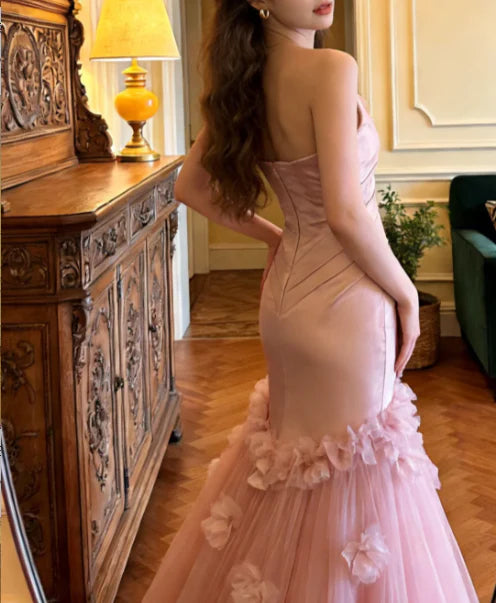 Elegant Blush Pink Strapless Prom Dress With Draped Bodice Ruffled Tulle Mermaid Skirt And 3D Floral Accents For Formal Evening Party