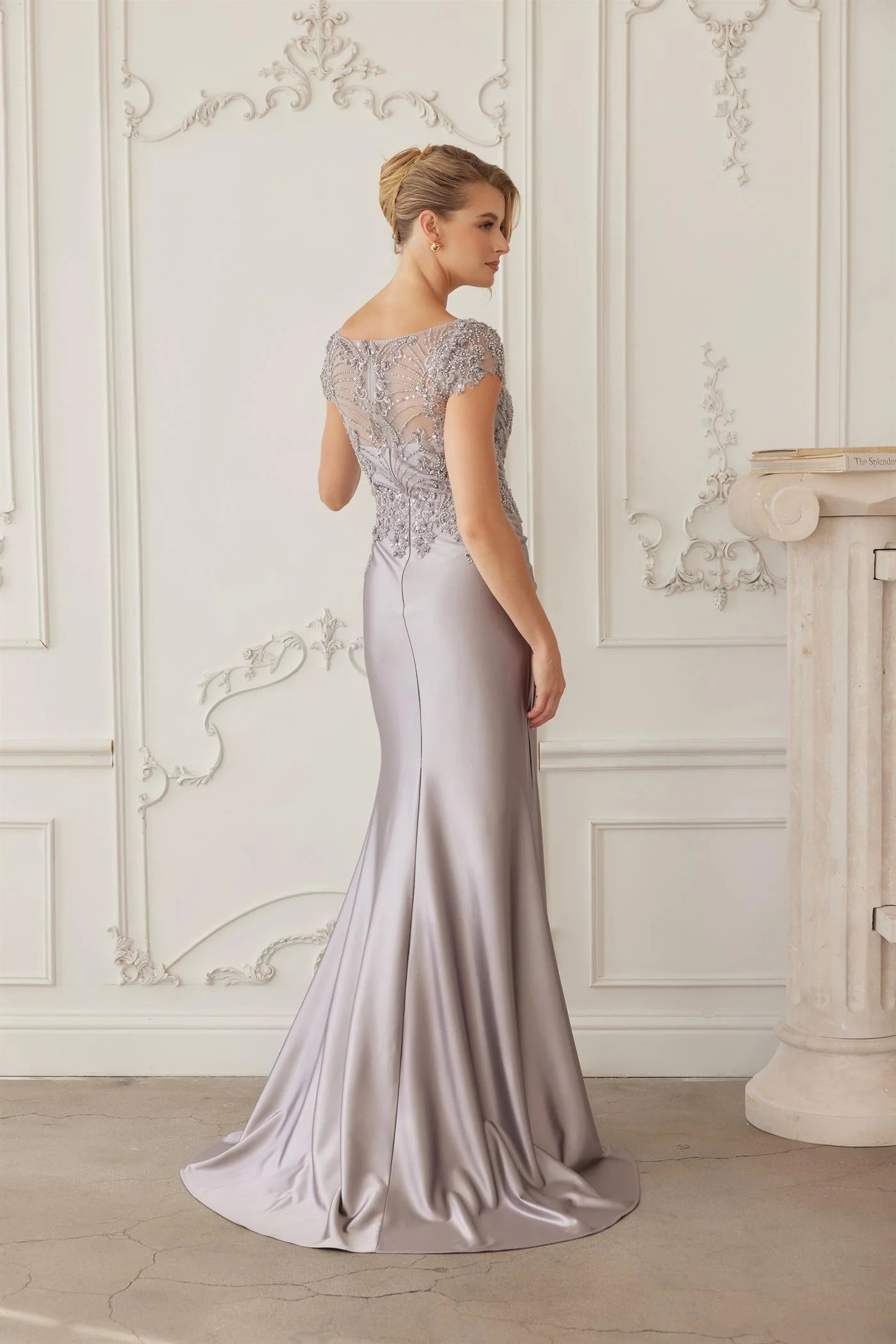 Elegant Cap Sleeve V Neck Open Back Beaded Lace Appliqué High Slit Ruched Satin Mermaid Evening Dress For Formal Evening Gala Wedding Guest Bridesmaid