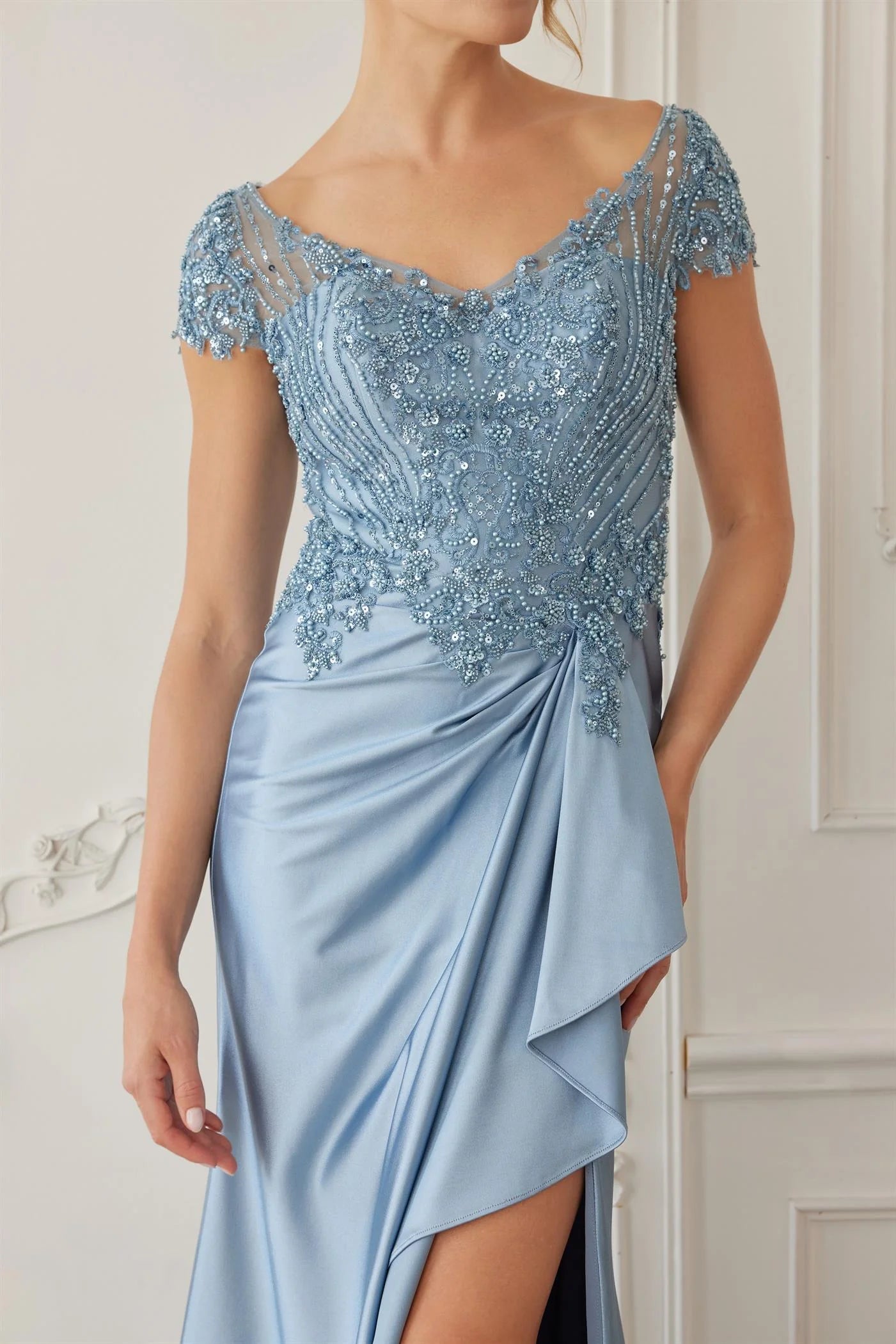 Elegant Cap Sleeve V Neck Open Back Beaded Lace Appliqué High Slit Ruched Satin Mermaid Evening Dress For Formal Evening Gala Wedding Guest Bridesmaid
