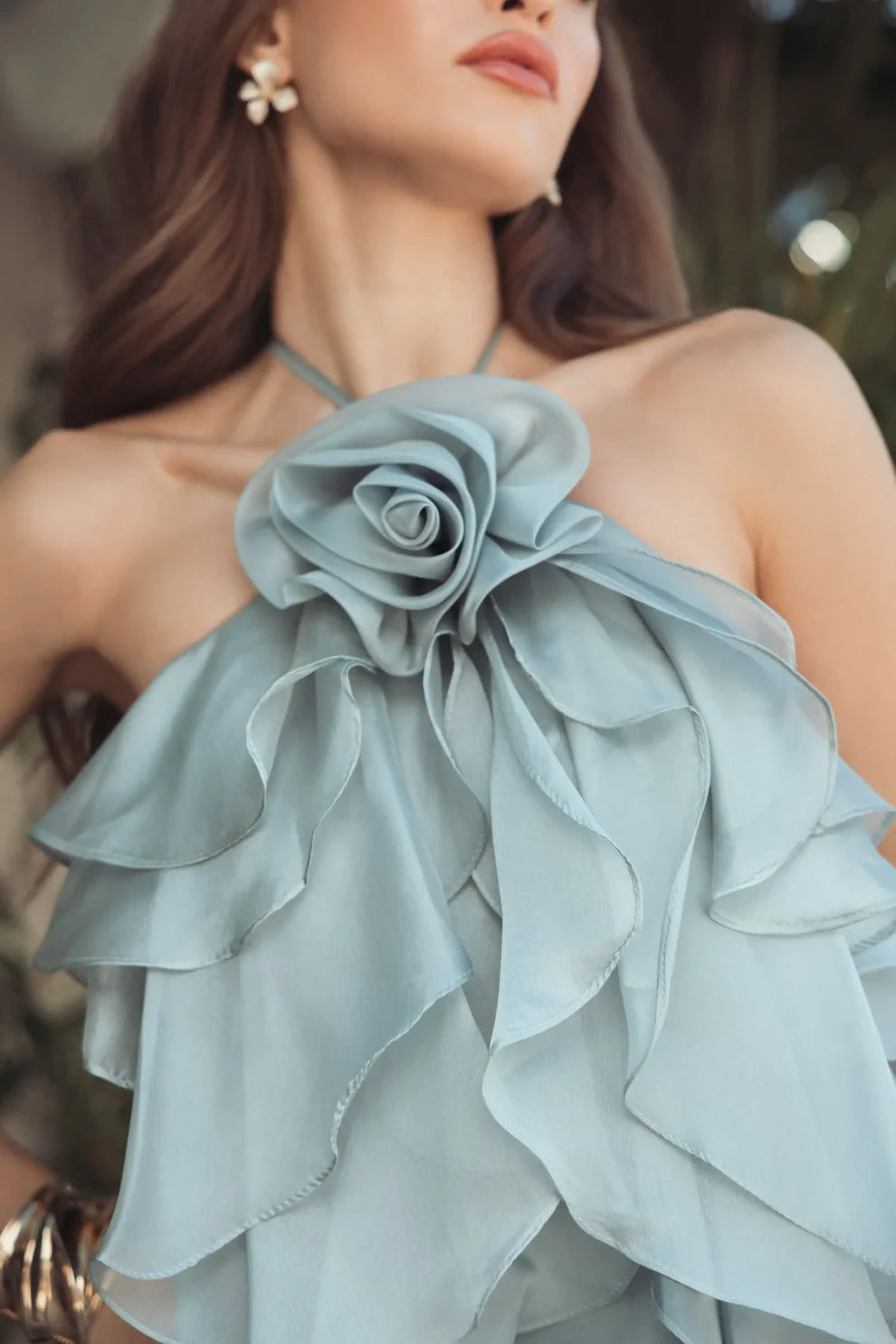Elegant Halter Neck 3D Rose Detail Tiered Ruffle Organza Maxi Prom Dress For Formal Evening Wedding Guest Bridesmaid Cocktail Party