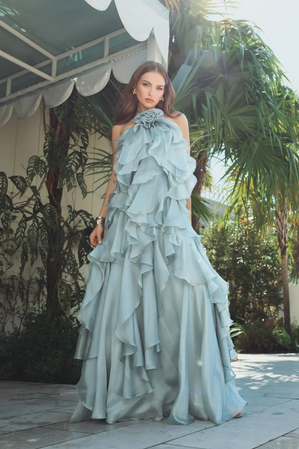 Elegant Halter Neck 3D Rose Detail Tiered Ruffle Organza Maxi Prom Dress For Formal Evening Wedding Guest Bridesmaid Cocktail Party