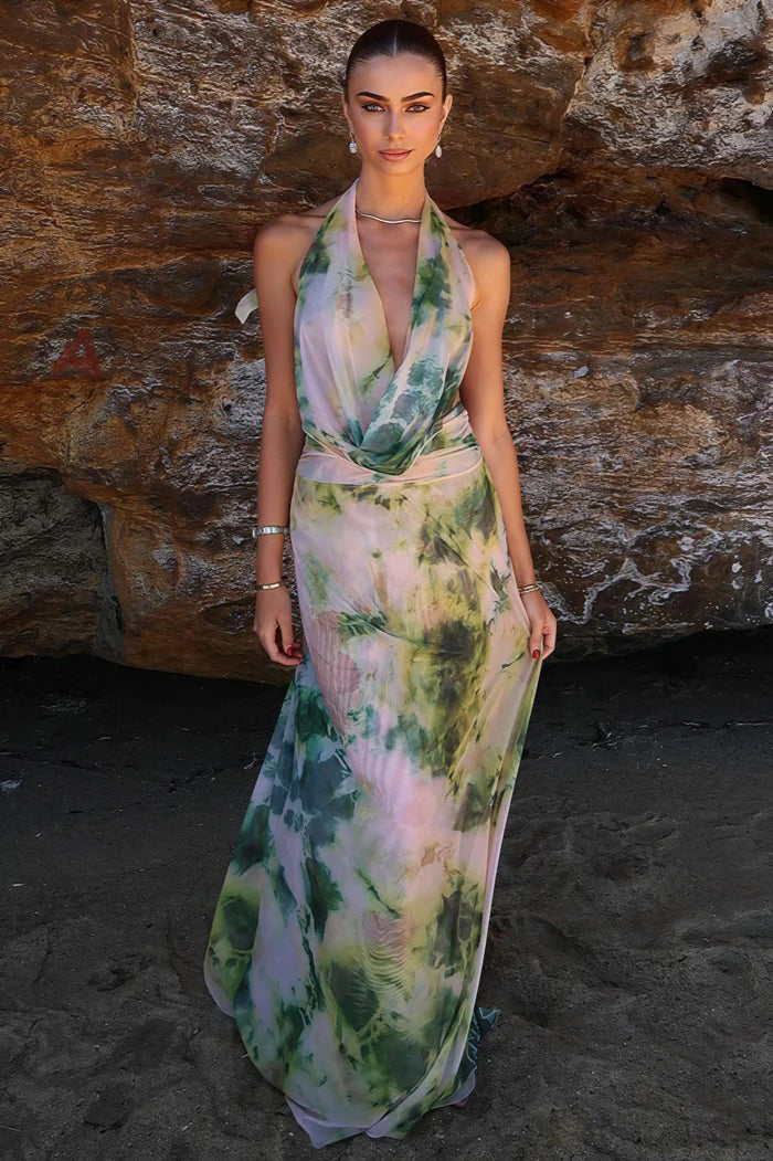 Elegant Halter Neck Deep V Tie Dye Print Sheer Chiffon Maxi Prom Dress With Draped Bust Detail For Formal Evening Beach Wedding