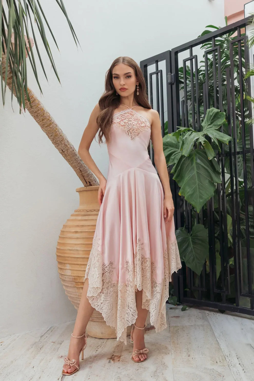 Elegant Halter Neck Open Back Lace Embellished Satin Asymmetrical Hem Maxi Prom Dress For Formal Evening Wedding Guest Bridesmaid Cocktail Party