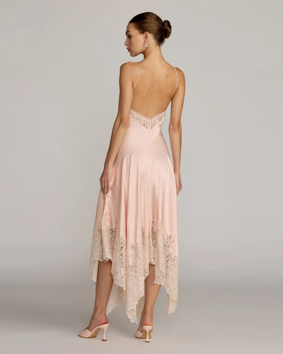 Elegant Halter Neck Open Back Lace Embellished Satin Asymmetrical Hem Maxi Prom Dress For Formal Evening Wedding Guest Bridesmaid Cocktail Party