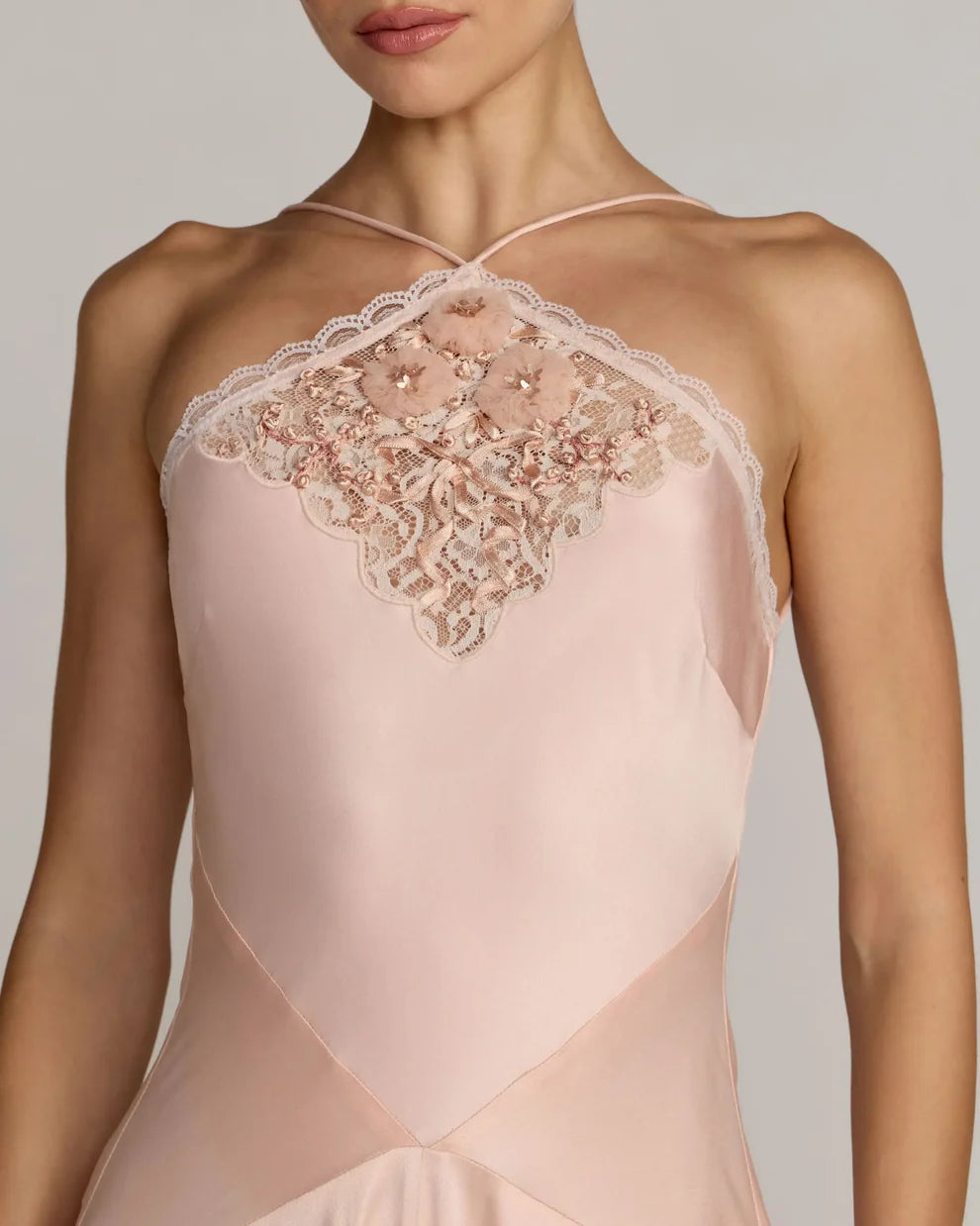 Elegant Halter Neck Open Back Lace Embellished Satin Asymmetrical Hem Maxi Prom Dress For Formal Evening Wedding Guest Bridesmaid Cocktail Party