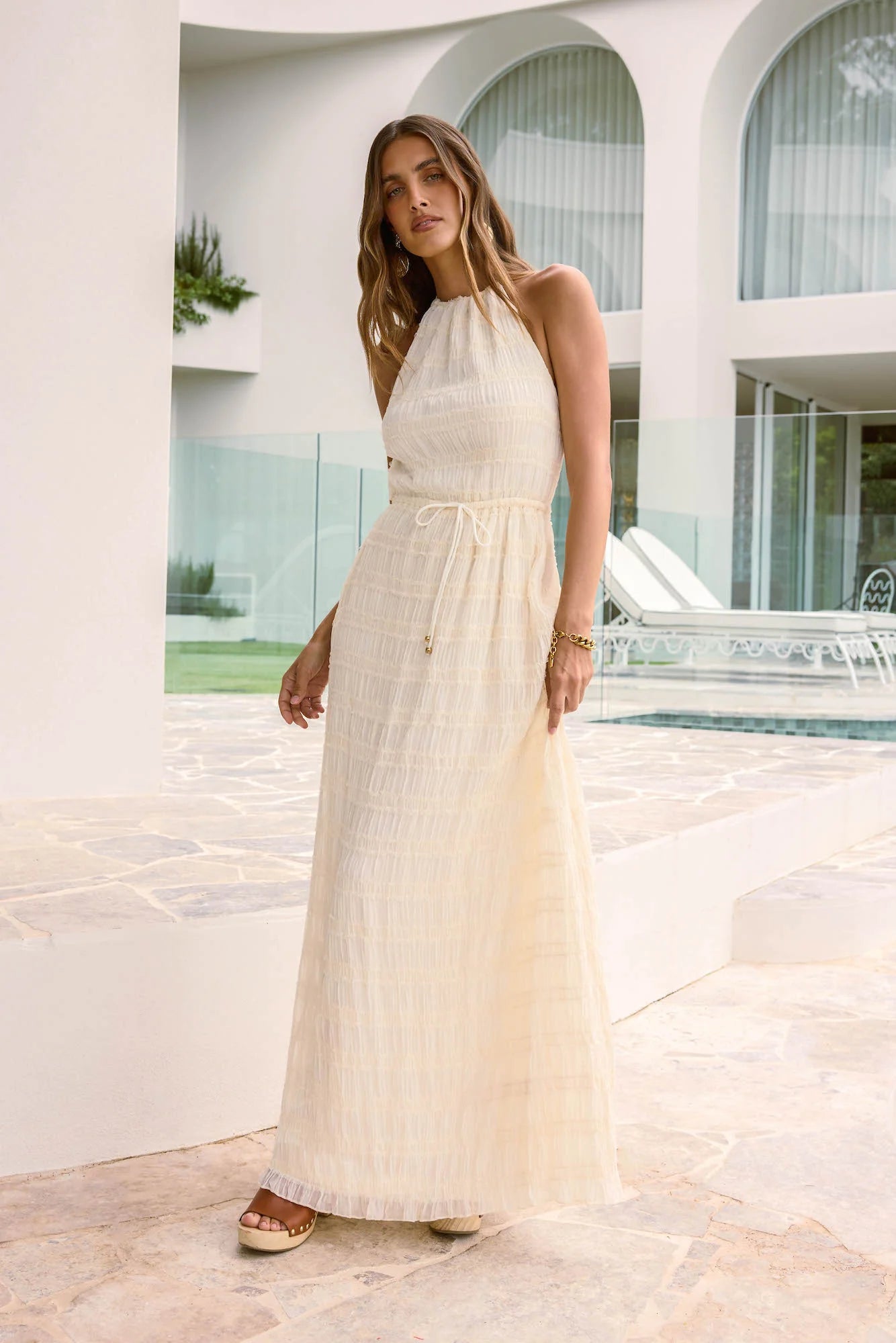 Elegant Halter Neck Open Back Tie Detail Textured Maxi Prom Dress For Formal Evening Wedding Guest Bridesmaid Cocktail Party