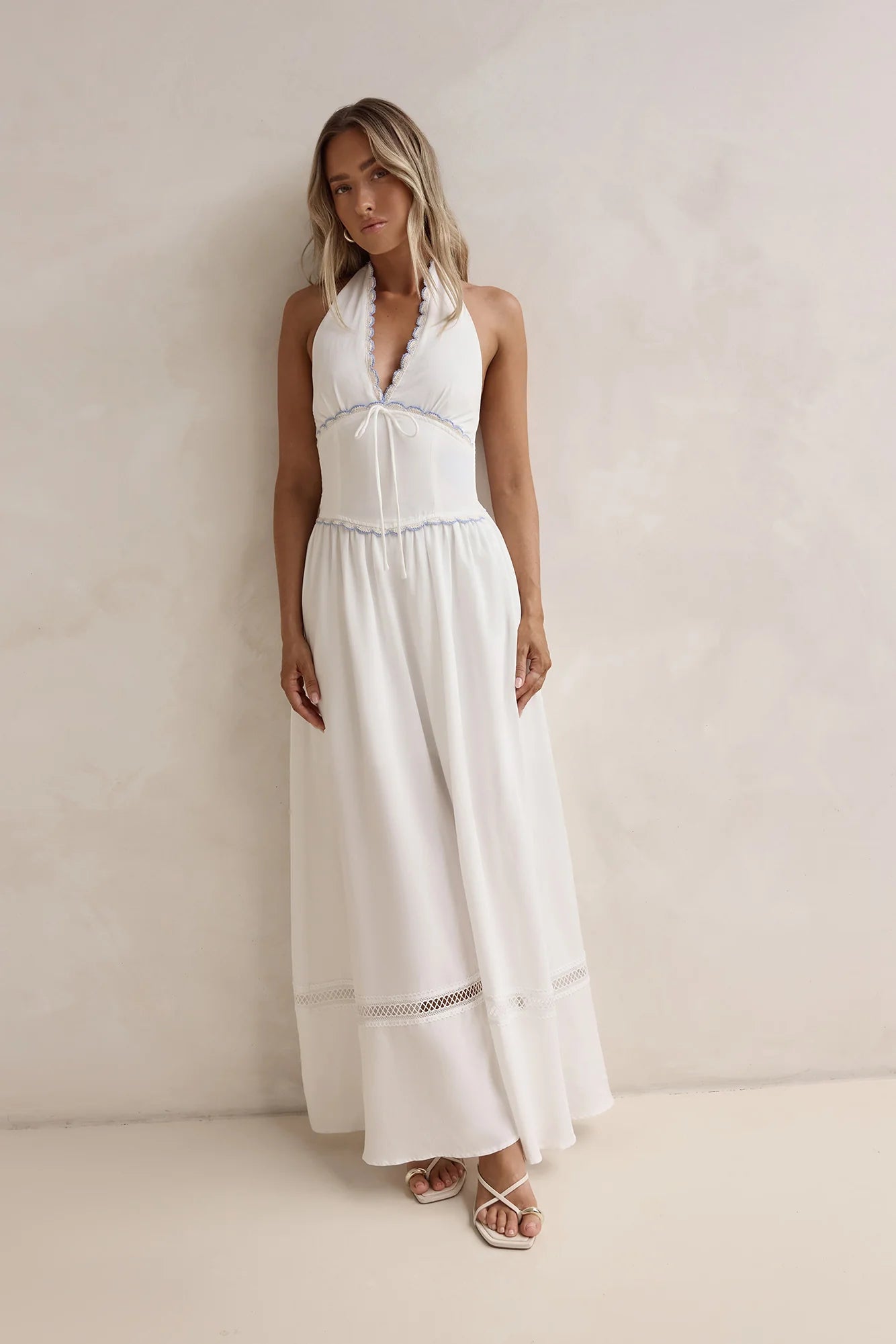 Elegant Halter Neck Smocked Back Lace Trim Tie Front Maxi Prom Dress For Formal Evening Wedding Guest Bridesmaid Cocktail Party