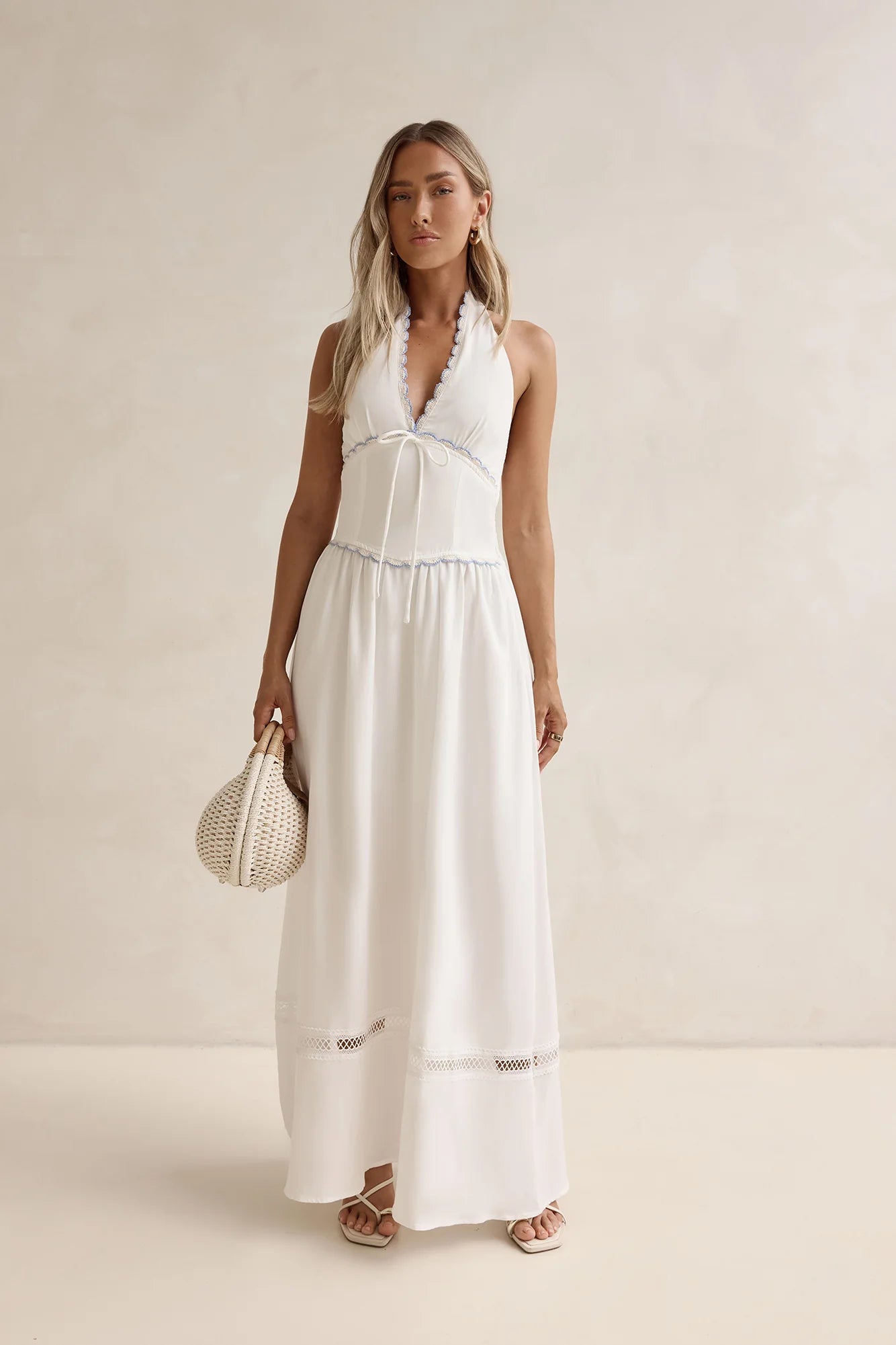 Elegant Halter Neck Smocked Back Lace Trim Tie Front Maxi Prom Dress For Formal Evening Wedding Guest Bridesmaid Cocktail Party