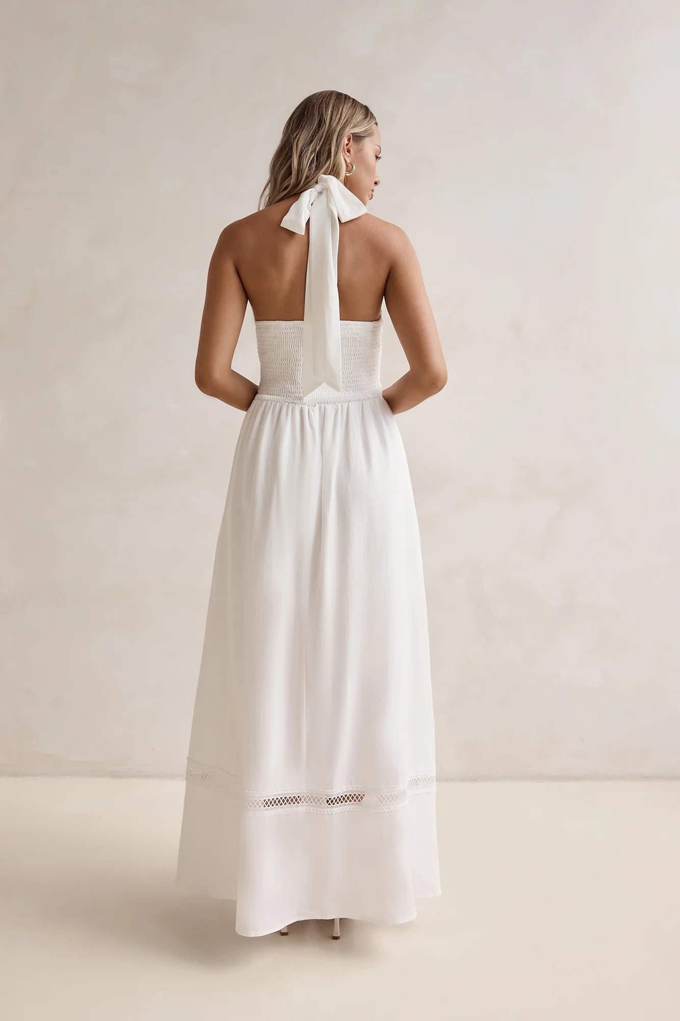 Elegant Halter Neck Smocked Back Lace Trim Tie Front Maxi Prom Dress For Formal Evening Wedding Guest Bridesmaid Cocktail Party