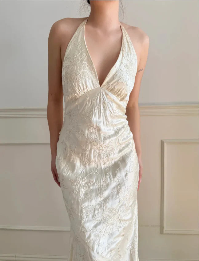 Elegant Ivory Halter Neck Prom Dress With Floral Embroidery Low Back And Mermaid Train For Formal Evening Party