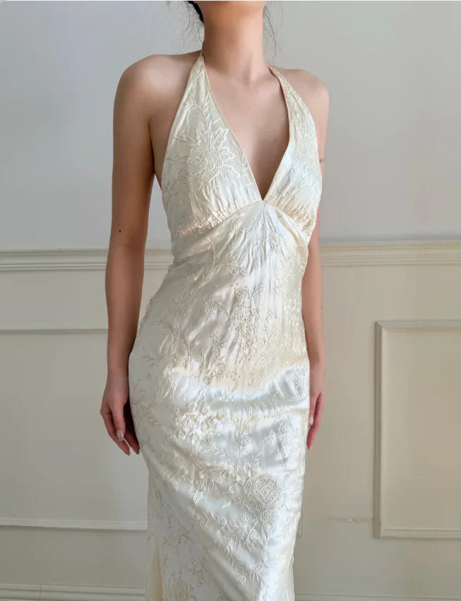 Elegant Ivory Halter Neck Prom Dress With Floral Embroidery Low Back And Mermaid Train For Formal Evening Party