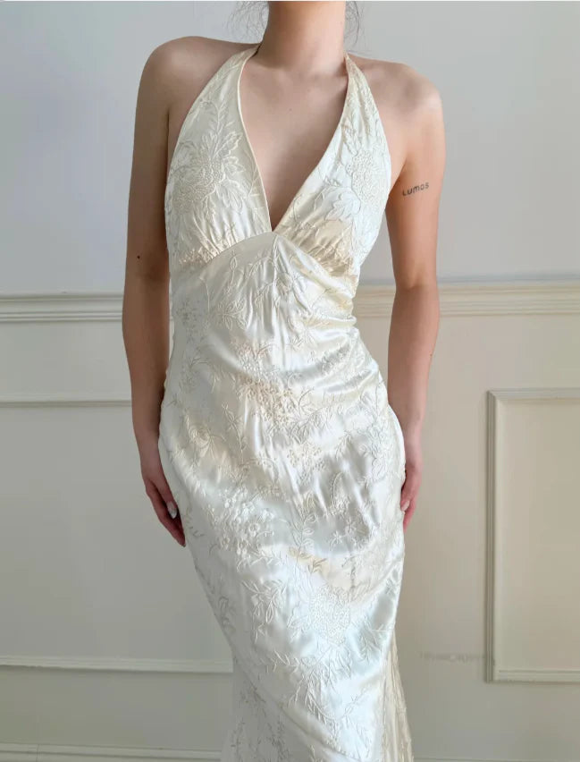 Elegant Ivory Halter Neck Prom Dress With Floral Embroidery Low Back And Mermaid Train For Formal Evening Party