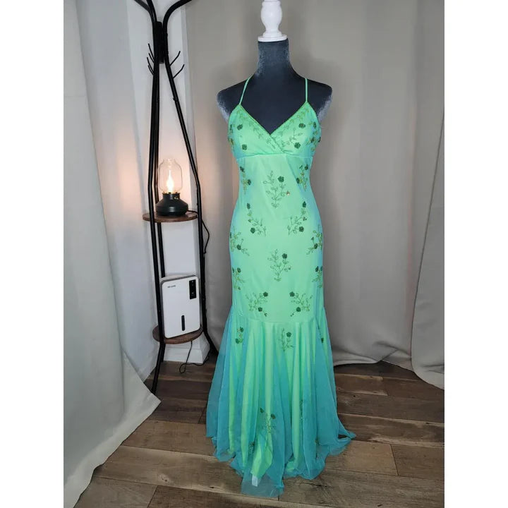 Elegant Mint Green V-neck Cross Strap Embroidered Mermaid Long Evening Dresses