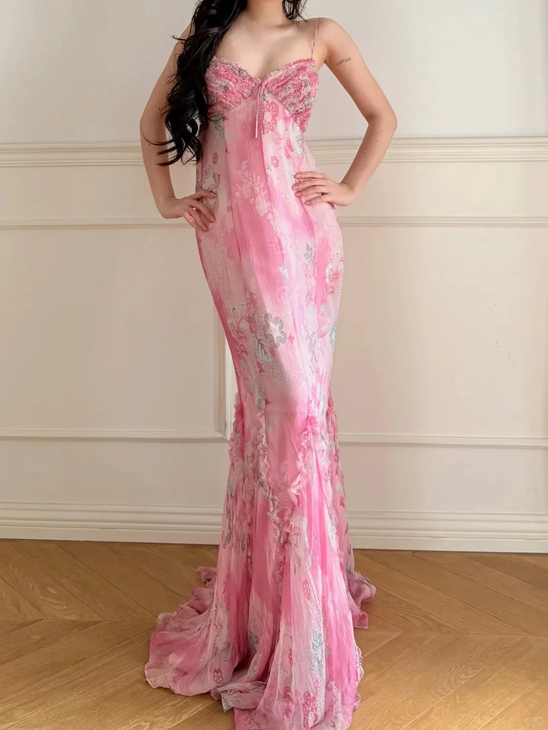 Elegant Pink Floral Print Prom Dress With Sweetheart Neckline Spaghetti Straps And Ruffled Mermaid Skirt For Formal Evening Party