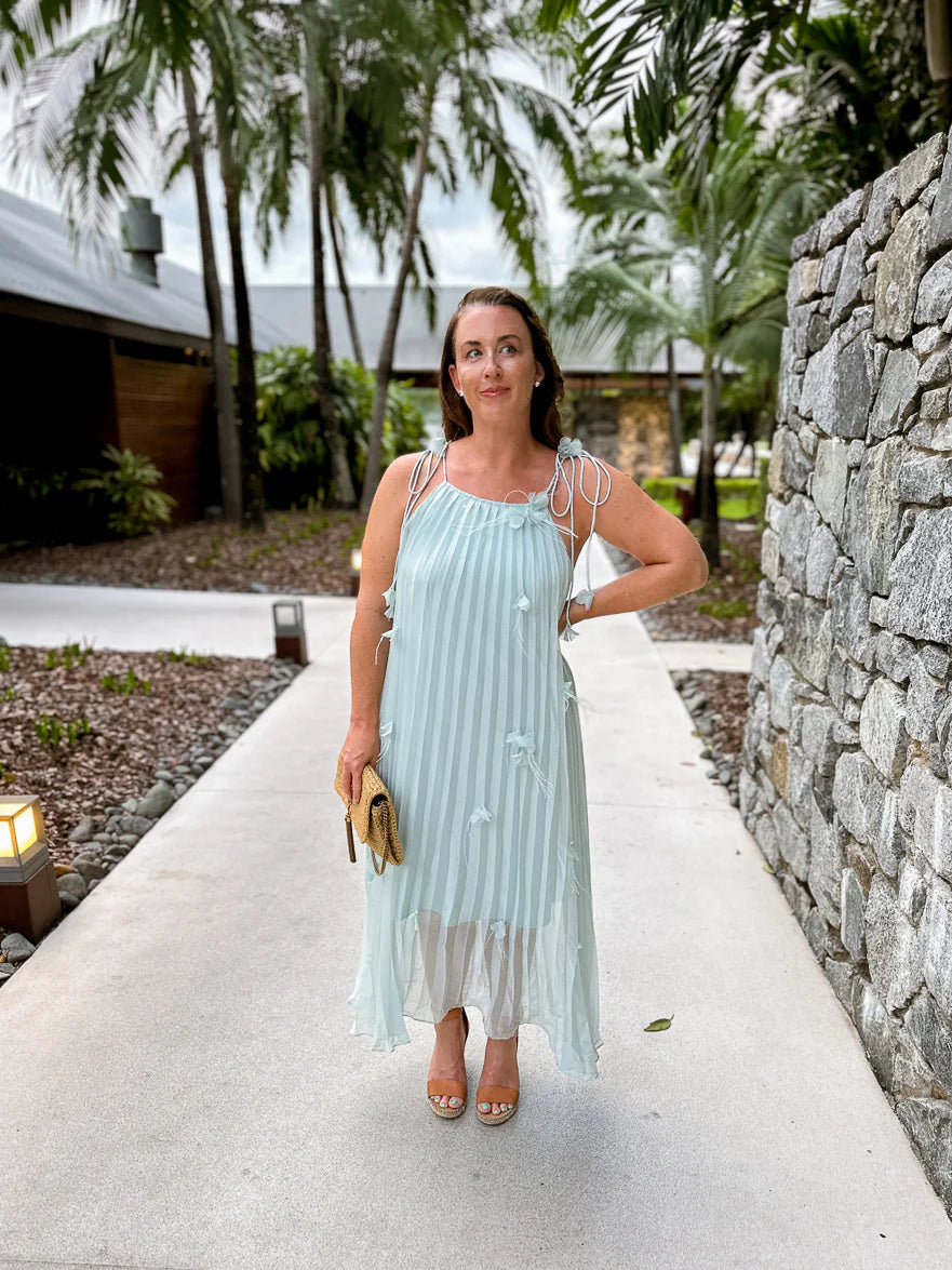 Elegant Sleeveless Halter Neck Open Back 3D Floral Applique Pleated Chiffon A Line Midi Evening Dress For Formal Evening Gala Wedding Guest Bridesmaid