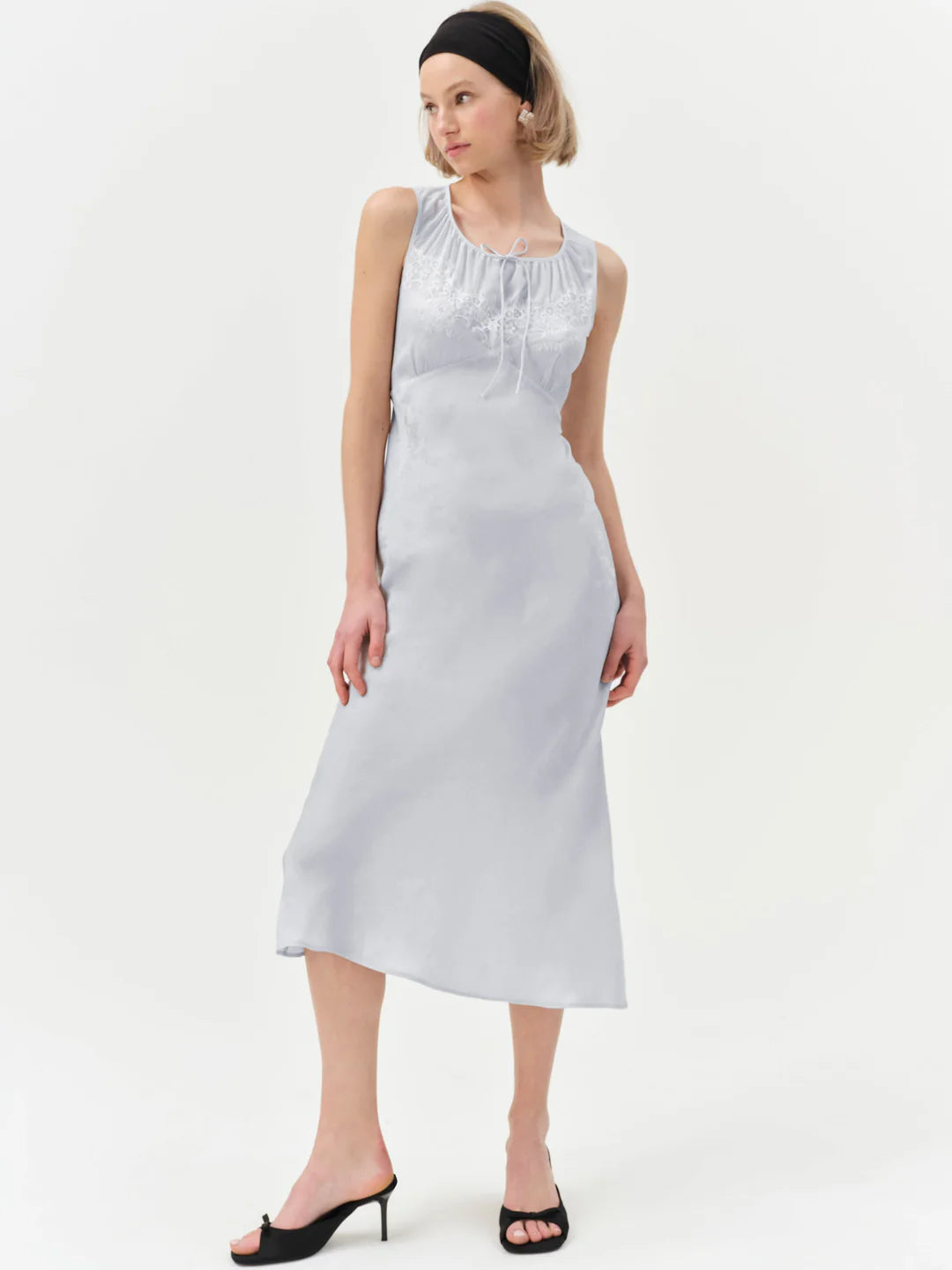 Elegant Sleeveless Lace Trim Tie Neck Jacquard Satin Bodycon Midi Dress For Formal Evening Brunch