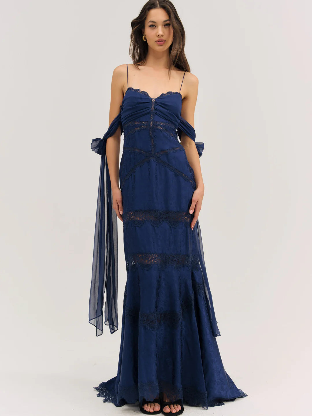 Elegant Spaghetti Strap Cold Shoulder Bow Detail Lace Insert Mermaid Maxi Prom Dress For Formal Evening Wedding Guest