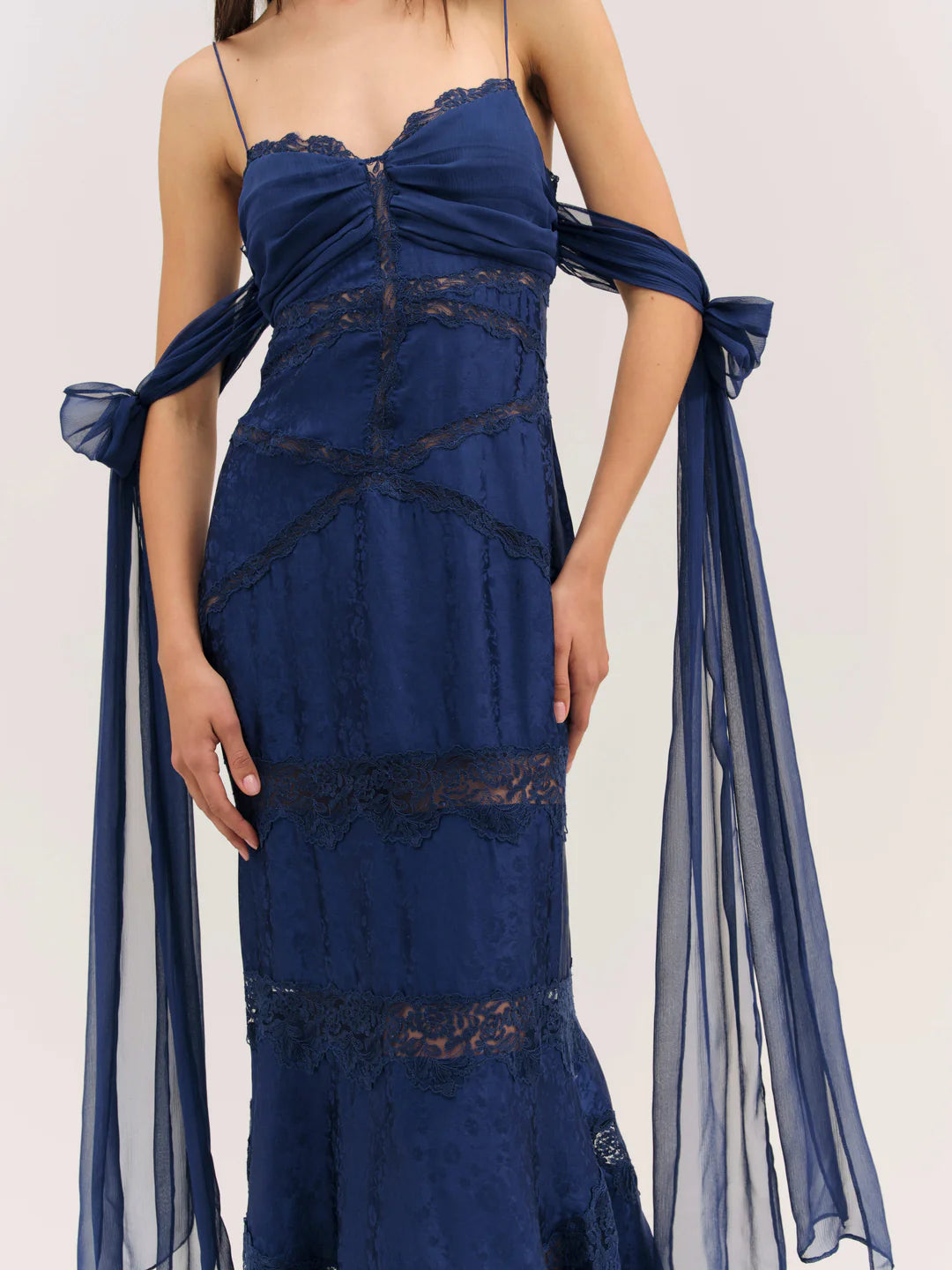 Elegant Spaghetti Strap Cold Shoulder Bow Detail Lace Insert Mermaid Maxi Prom Dress For Formal Evening Wedding Guest