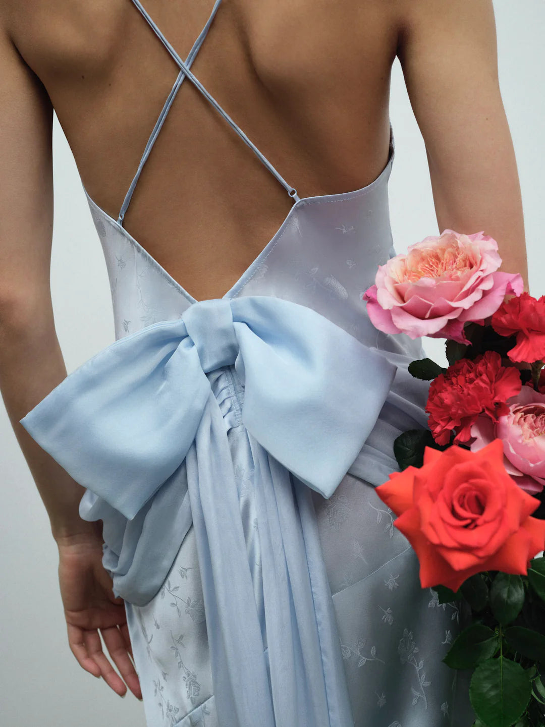 Elegant Spaghetti Strap Sweetheart Neck Ruched Waist Open Back Bow Detail Jacquard Satin Maxi Prom Dress For Formal Evening Wedding Guest
