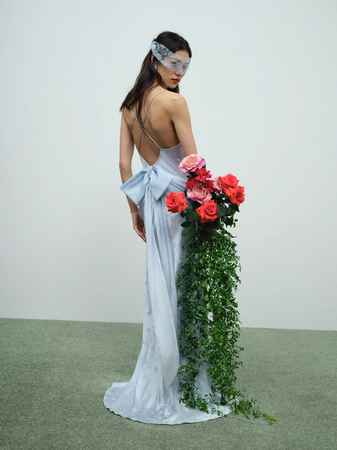 Elegant Spaghetti Strap Sweetheart Neck Ruched Waist Open Back Bow Detail Jacquard Satin Maxi Prom Dress For Formal Evening Wedding Guest
