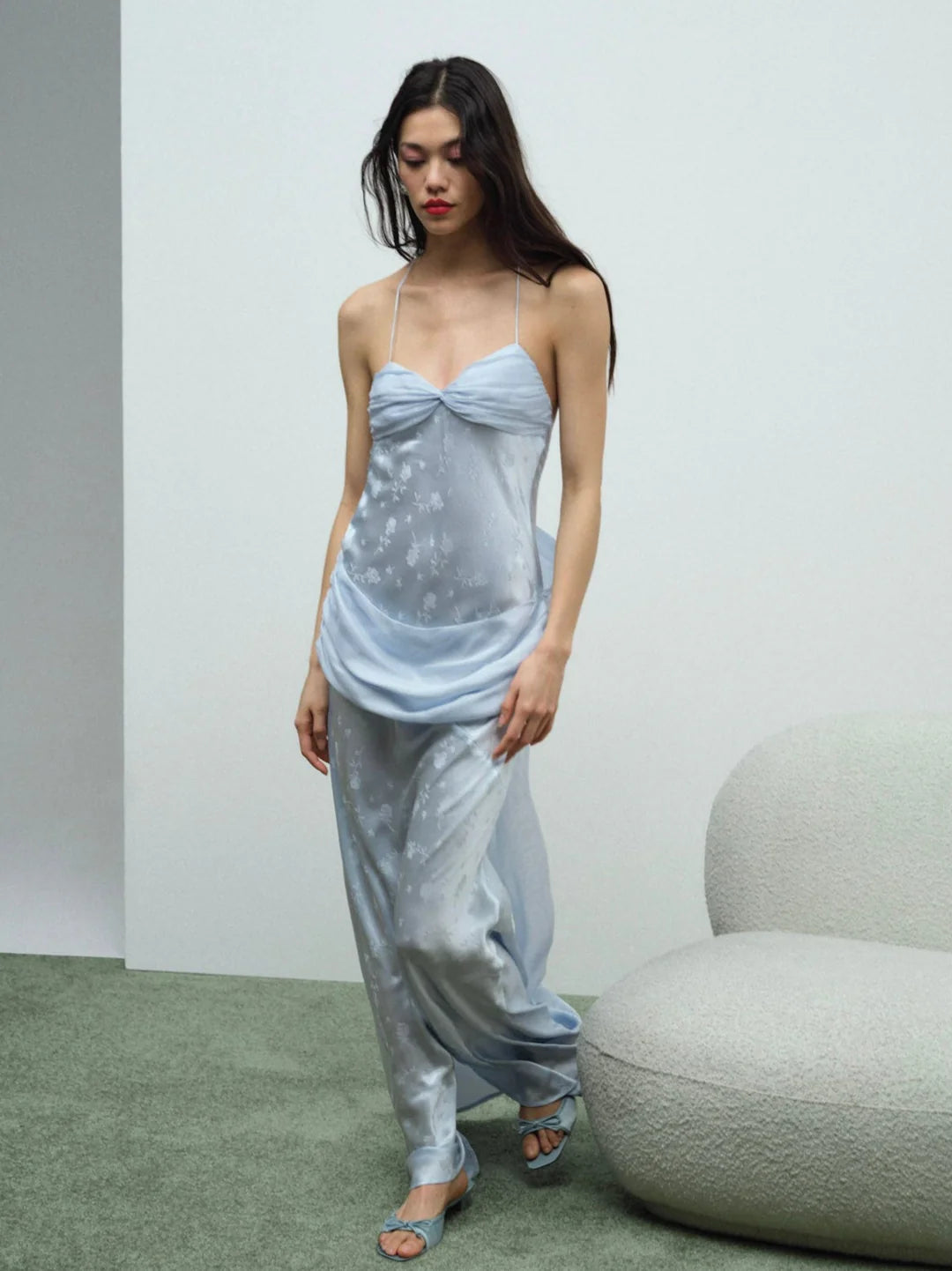 Elegant Spaghetti Strap Sweetheart Neck Ruched Waist Open Back Bow Detail Jacquard Satin Maxi Prom Dress For Formal Evening Wedding Guest