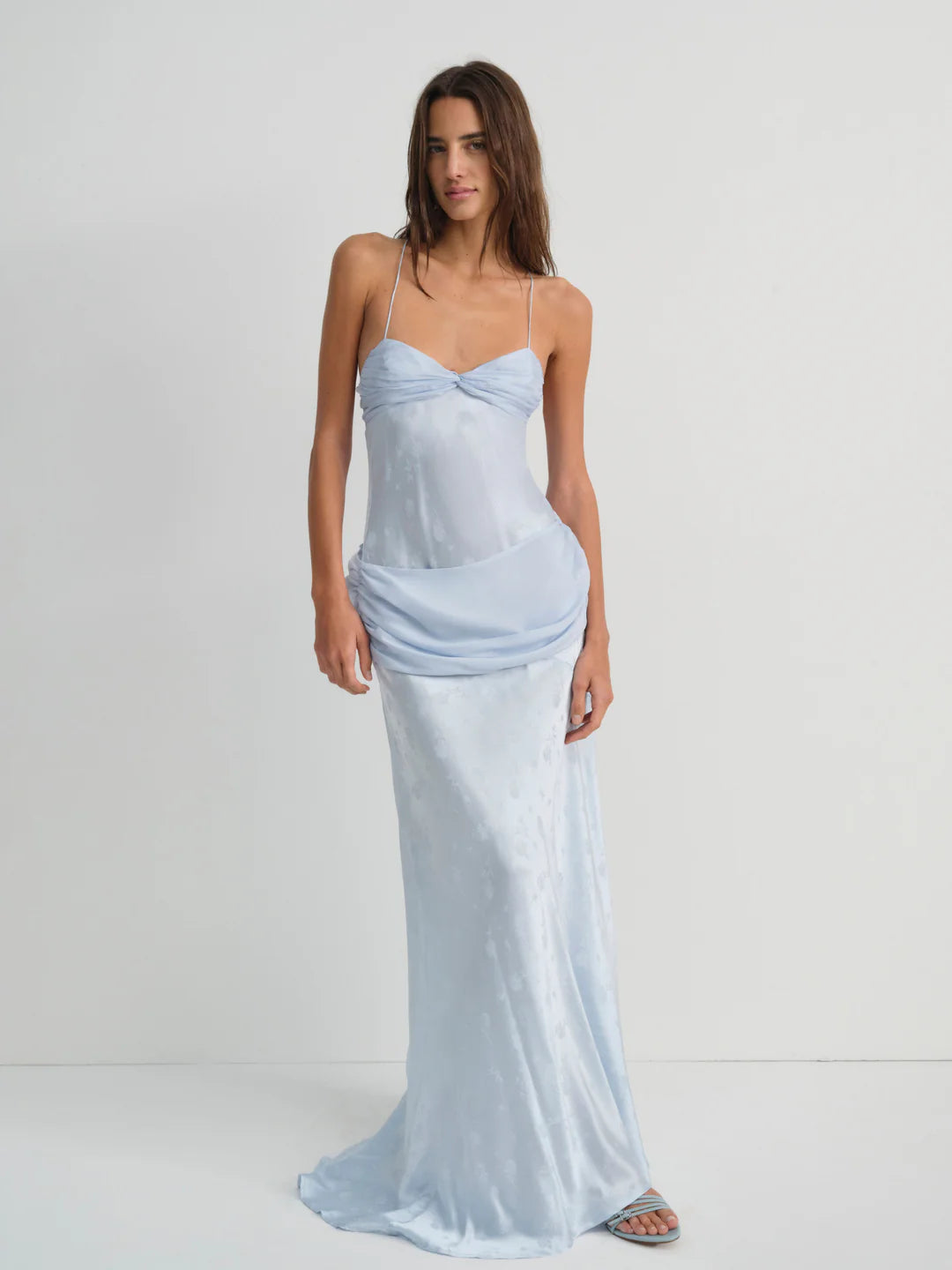 Elegant Spaghetti Strap Sweetheart Neck Ruched Waist Open Back Bow Detail Jacquard Satin Maxi Prom Dress For Formal Evening Wedding Guest