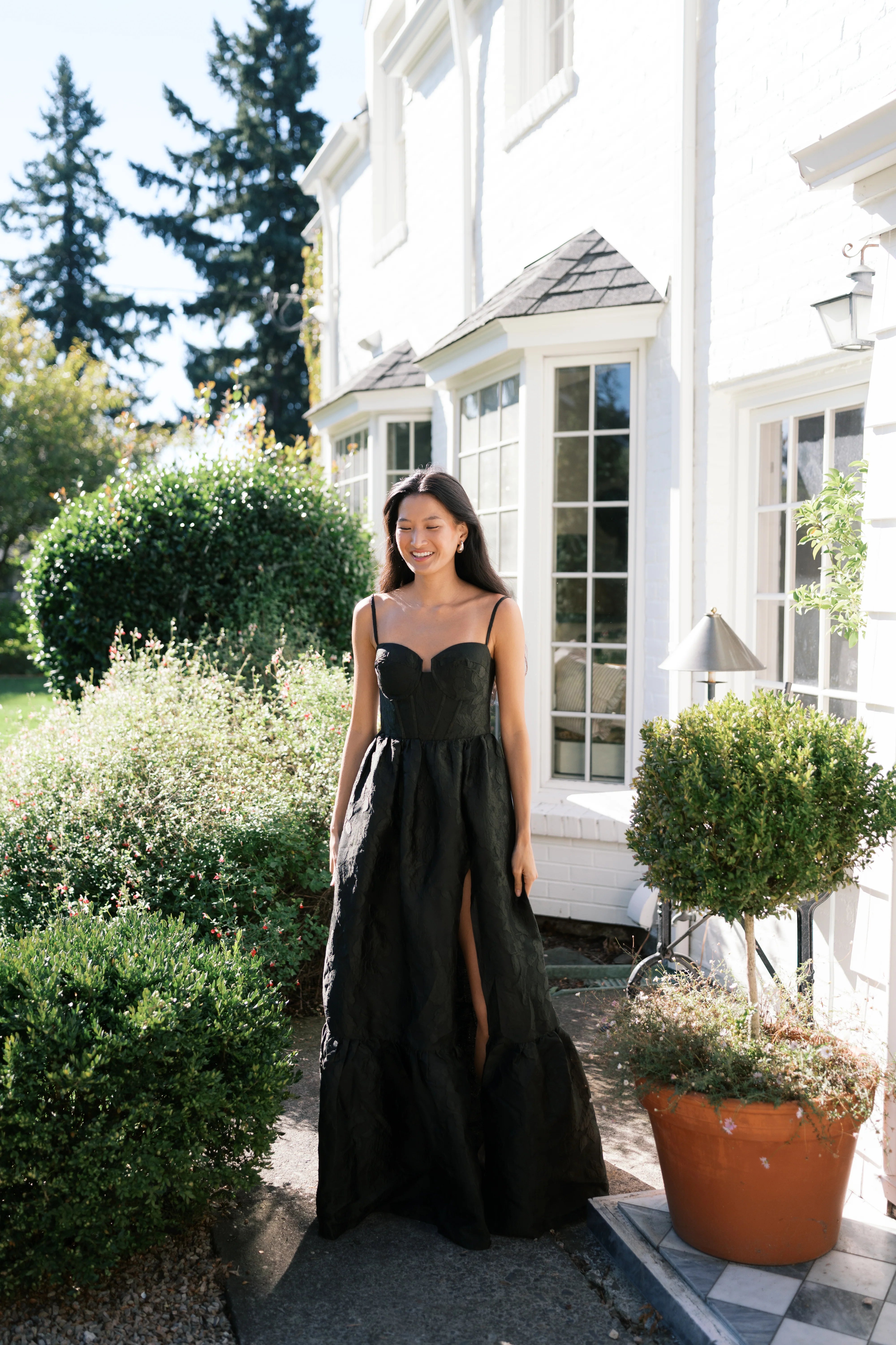 Elegant Spaghetti Strap Sweetheart Neckline Open Back Floral Jacquard Tiered Ruffle Hem A Line Maxi Evening Dress For Formal Evening Gala Wedding Guest Bridesmaid