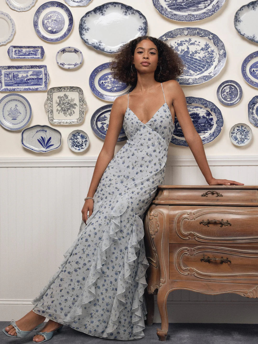 Elegant Spaghetti Strap V Neck Ditsy Floral Print Lace Up Back Tiered Ruffle Mermaid Maxi Prom Dress For Formal Evening Wedding Guest