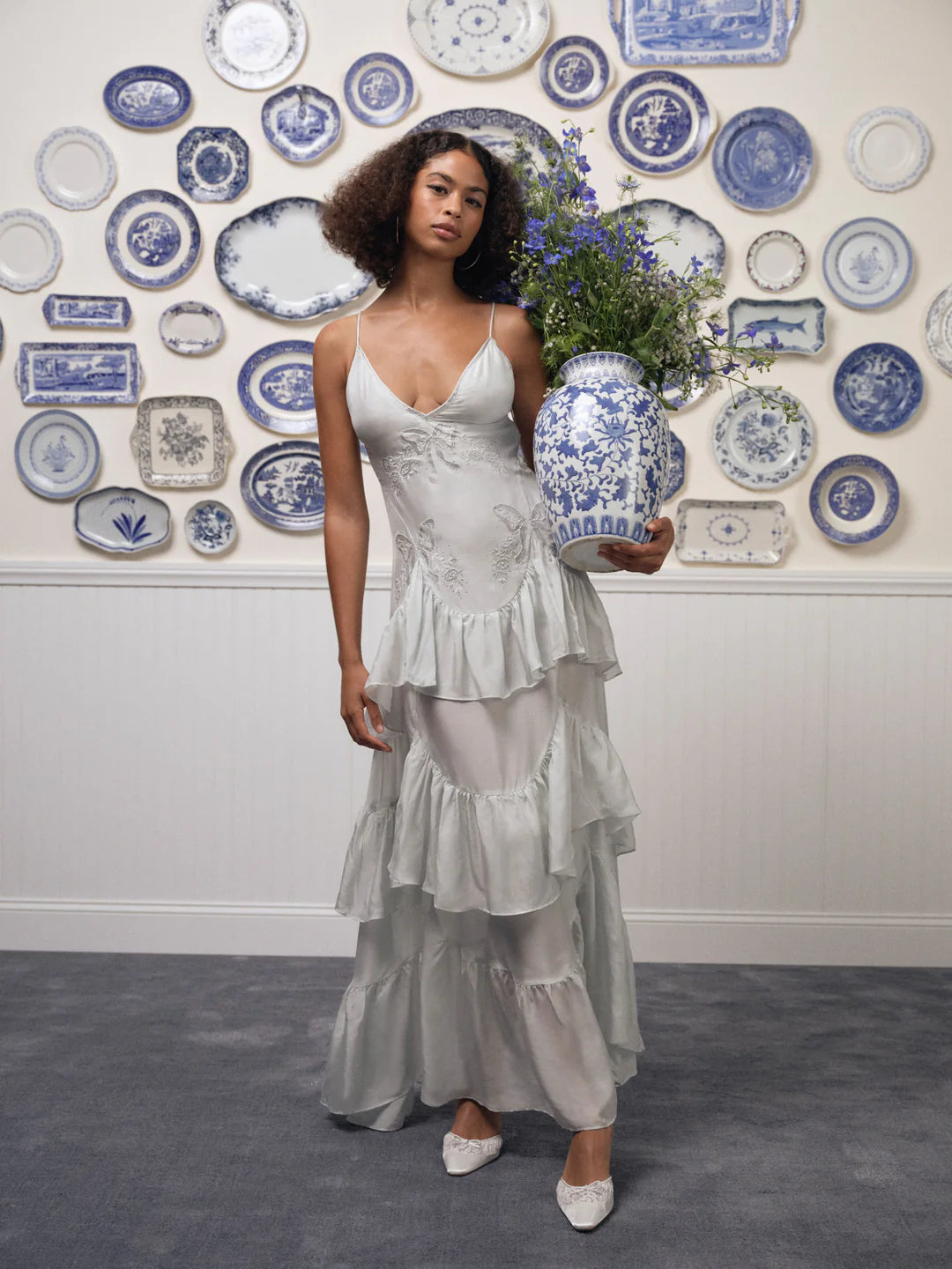 Elegant Spaghetti Strap V Neck Embroidered Lace Up Back Tiered Ruffle Maxi Prom Dress For Formal Evening Wedding Guest