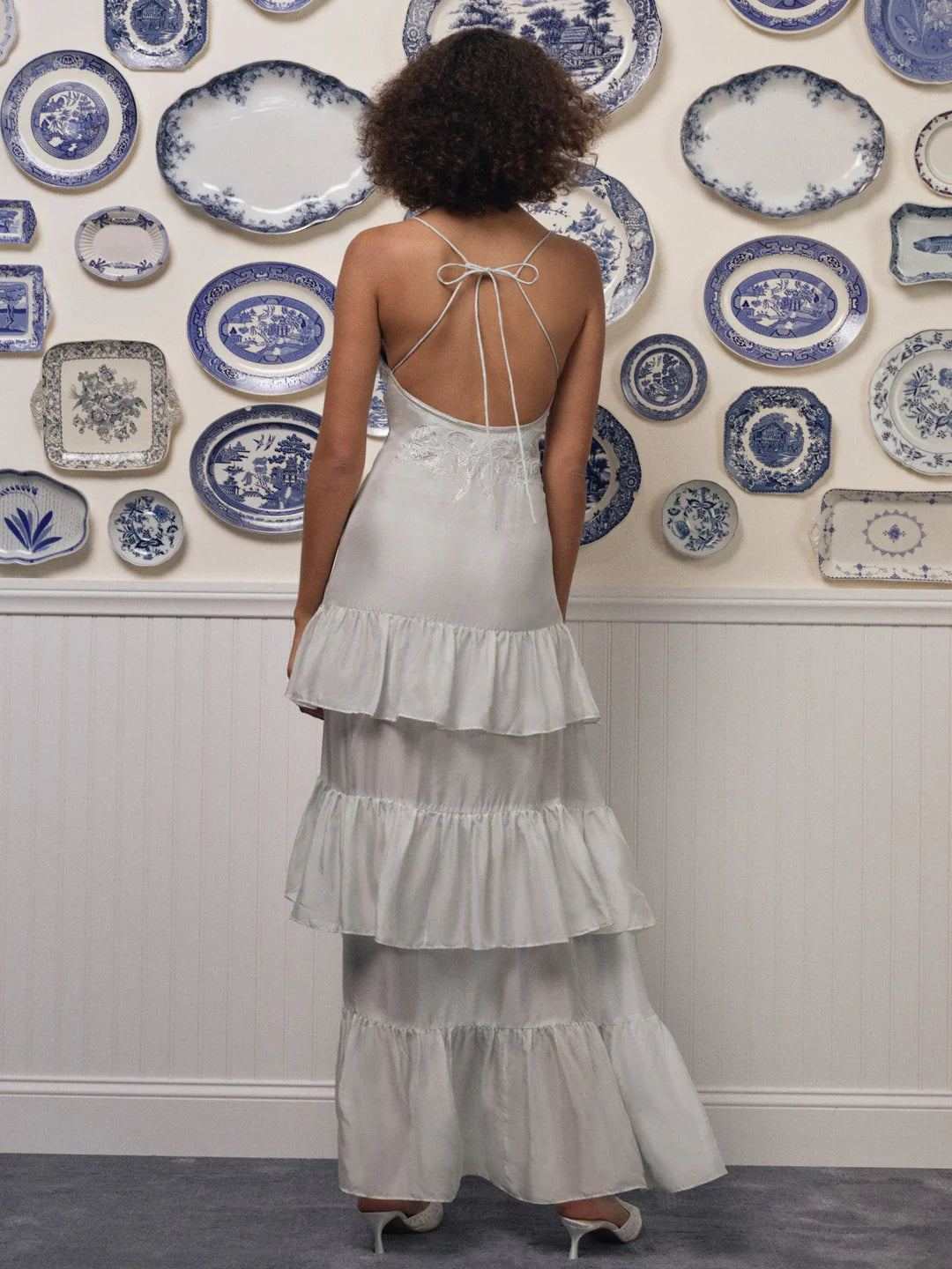 Elegant Spaghetti Strap V Neck Embroidered Lace Up Back Tiered Ruffle Maxi Prom Dress For Formal Evening Wedding Guest