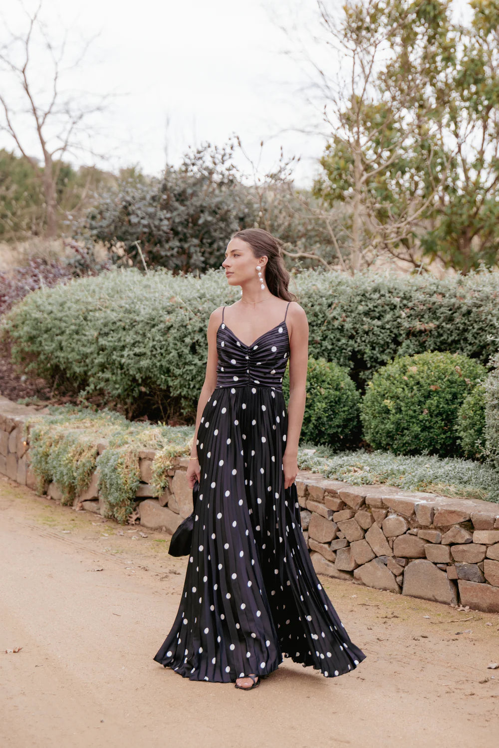 Elegant Spaghetti Strap V Neck Ruched Bodice Polka Dot Pleated Maxi Prom Dress For Formal Evening Wedding Guest Bridesmaid Cocktail Party