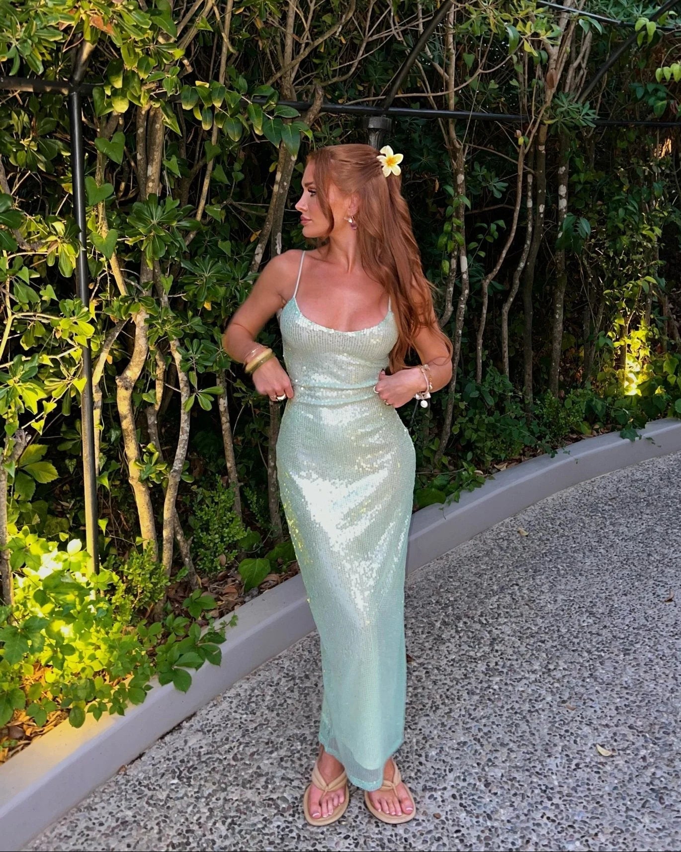 Elegant Spaghetti Strap V Neck Sequin Bodycon Maxi Prom Dress With Open Back And Slit For Formal Evening Beach Wedding