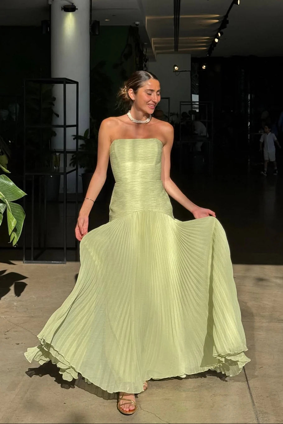 Elegant Strapless Textured Drop Waist Pleated Chiffon Maxi Prom Dress For Formal Evening Wedding Guest