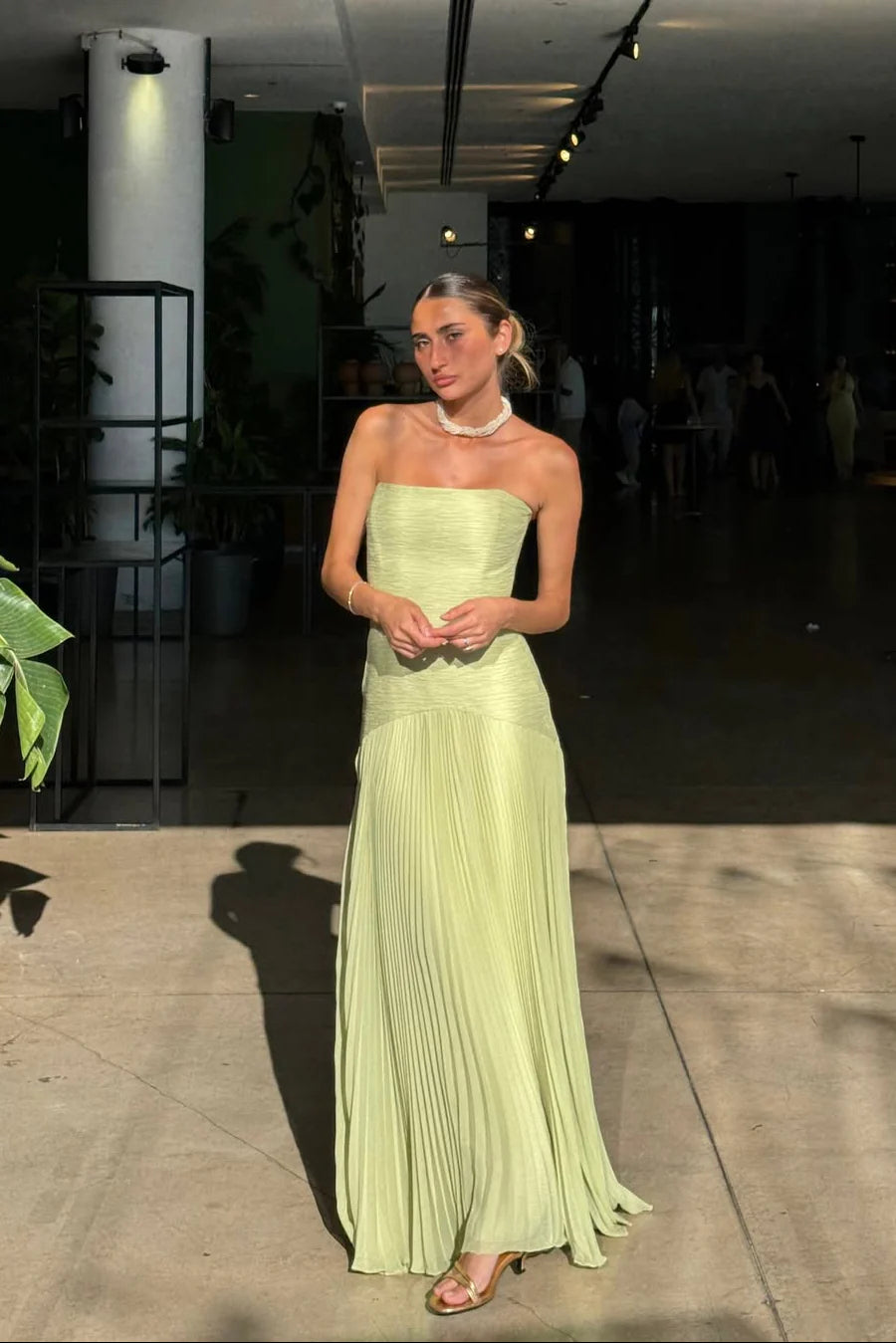 Elegant Strapless Textured Drop Waist Pleated Chiffon Maxi Prom Dress For Formal Evening Wedding Guest