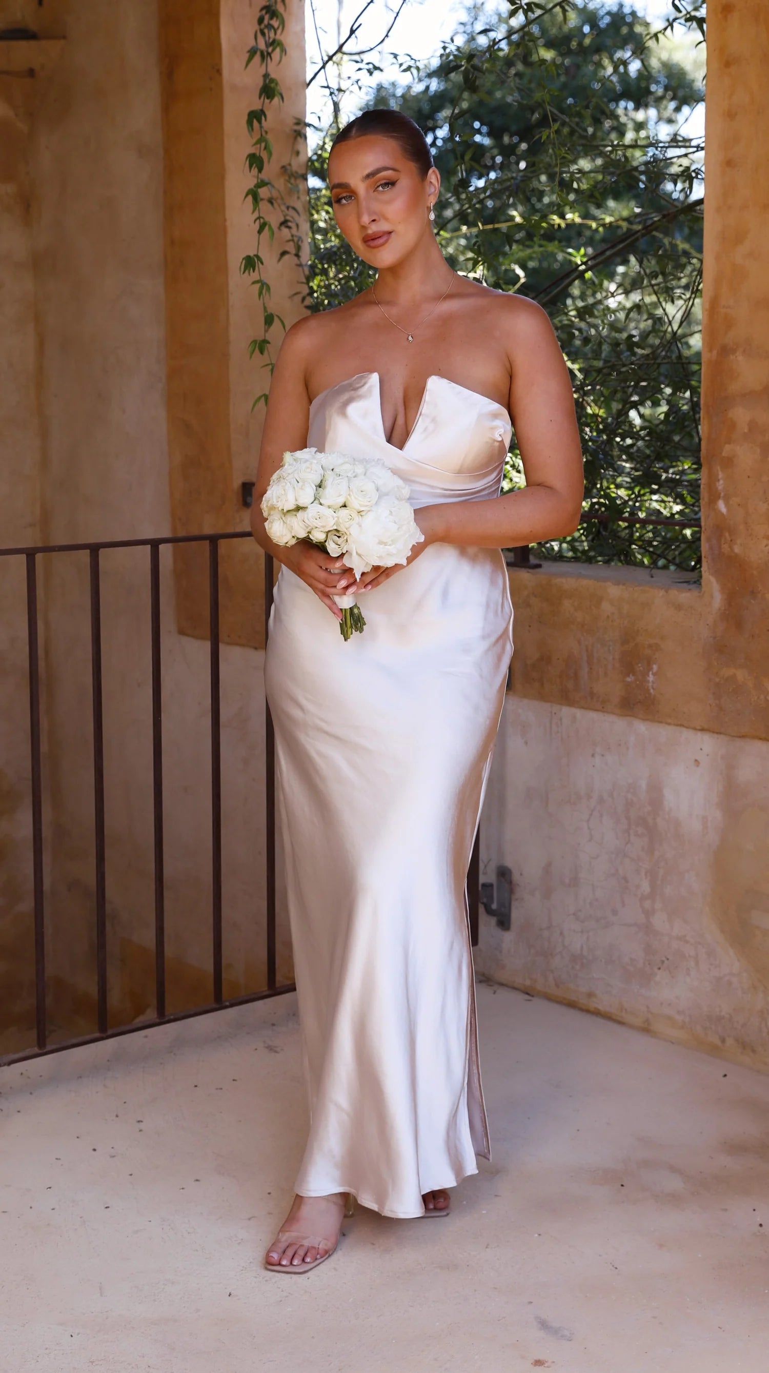 Elegant Strapless V-Neck Backless Satin Mermaid Maxi Prom Dress with Side Slit and Structured Waistband