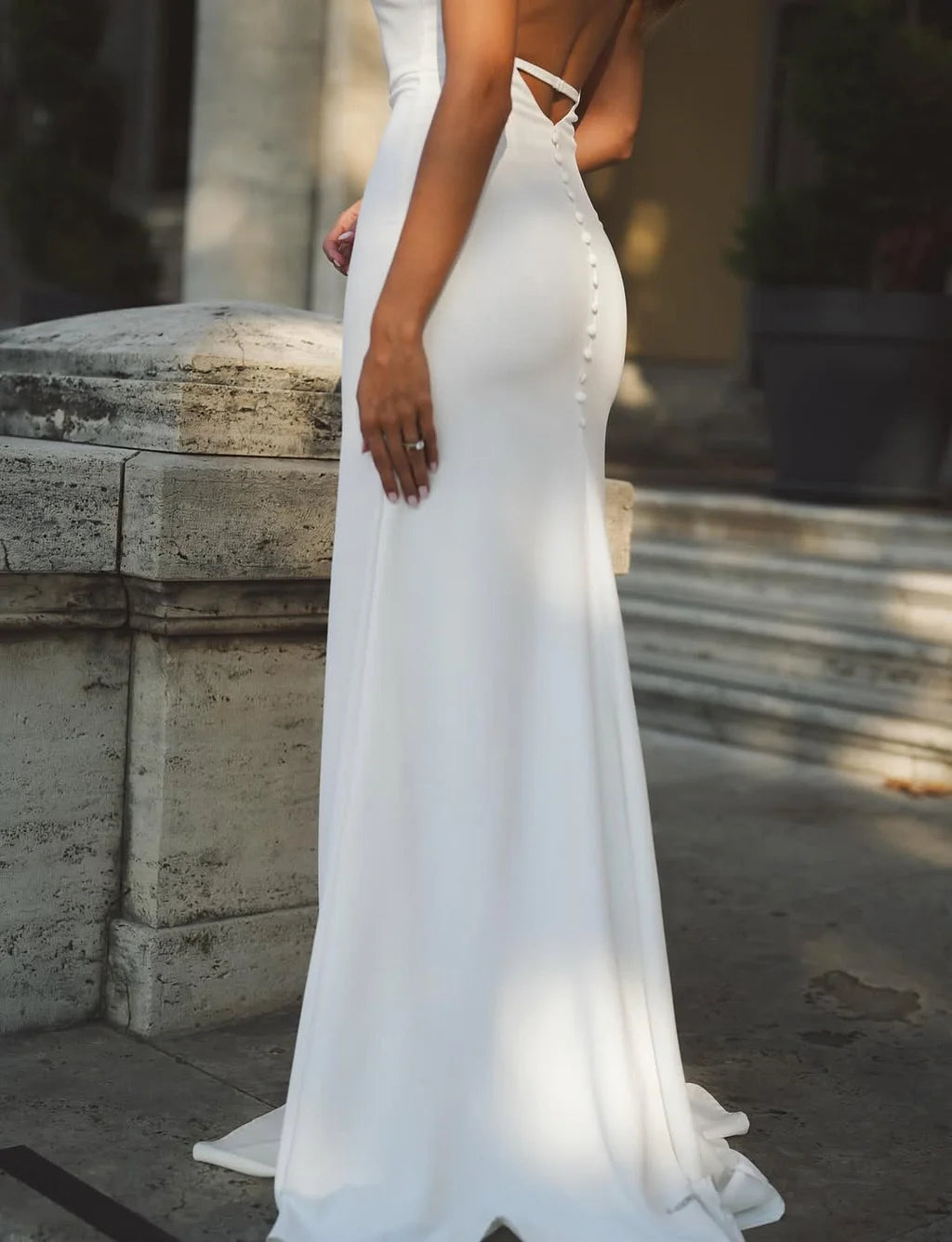 Elegant V Neck Beaded Strap Open Back Button Detail Satin Mermaid Maxi Prom Dress For Formal Evening Wedding